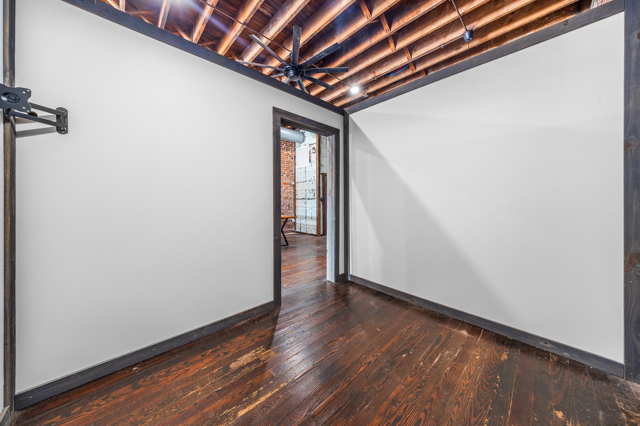 113 S Broadway St Property Photo 19