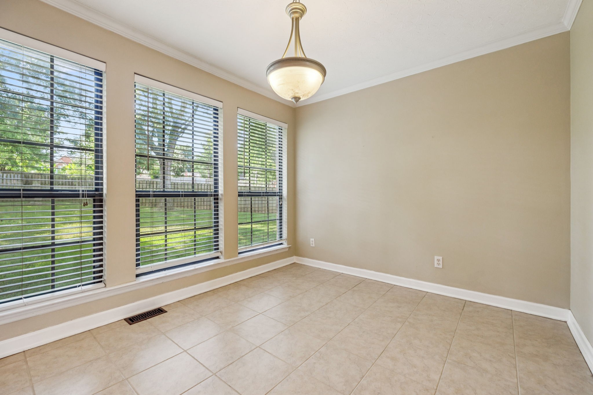 1422 Trailridge Cir Property Photo 28