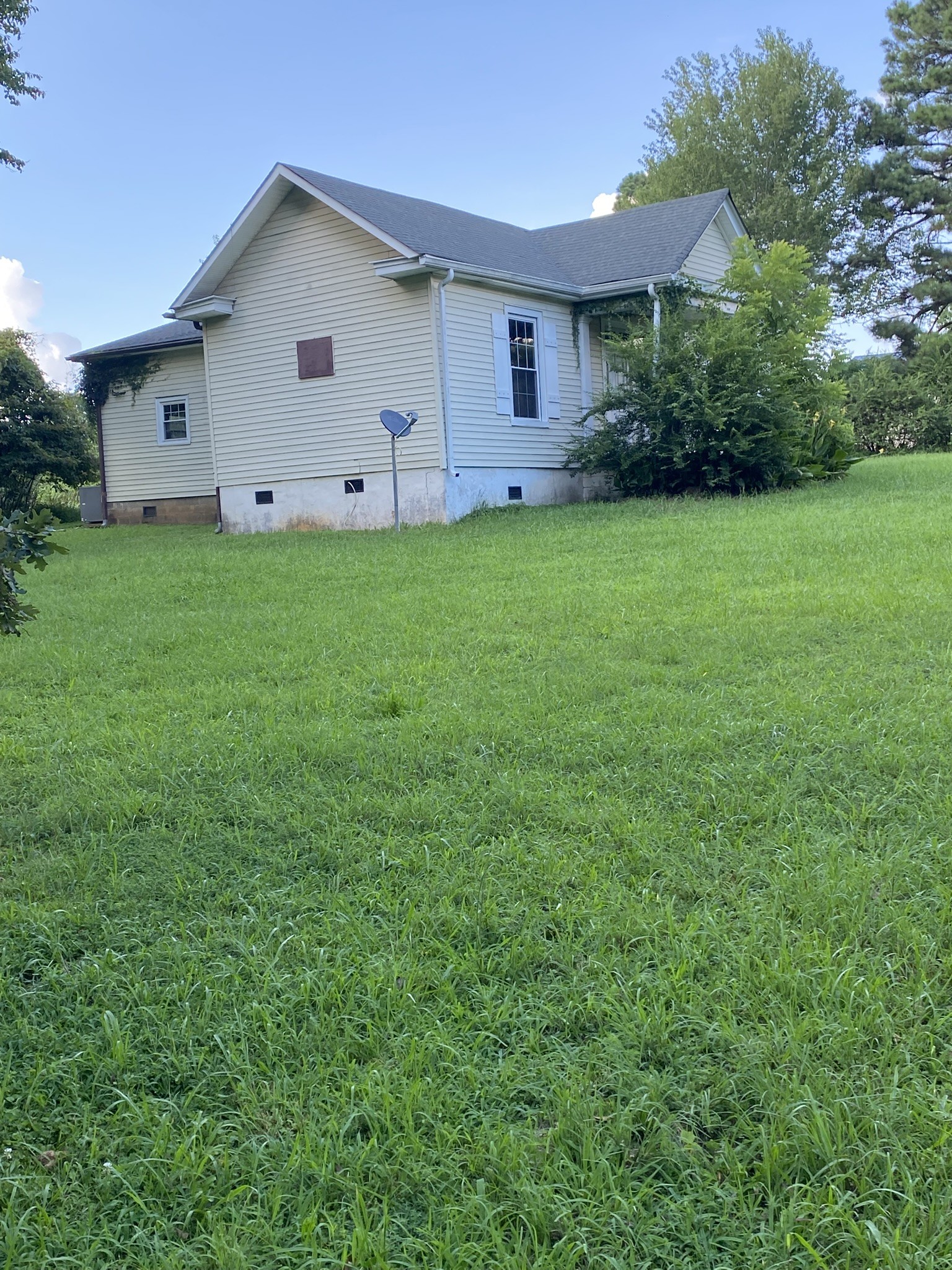 972 Fall River Rd Property Photo 5
