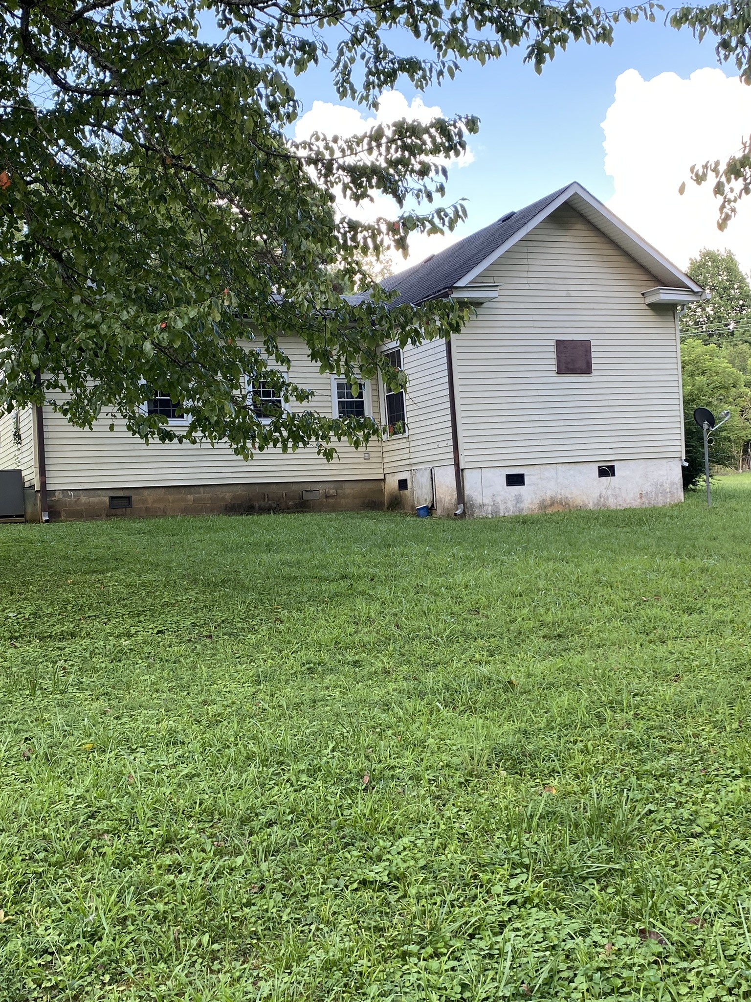 972 Fall River Rd Property Photo 6