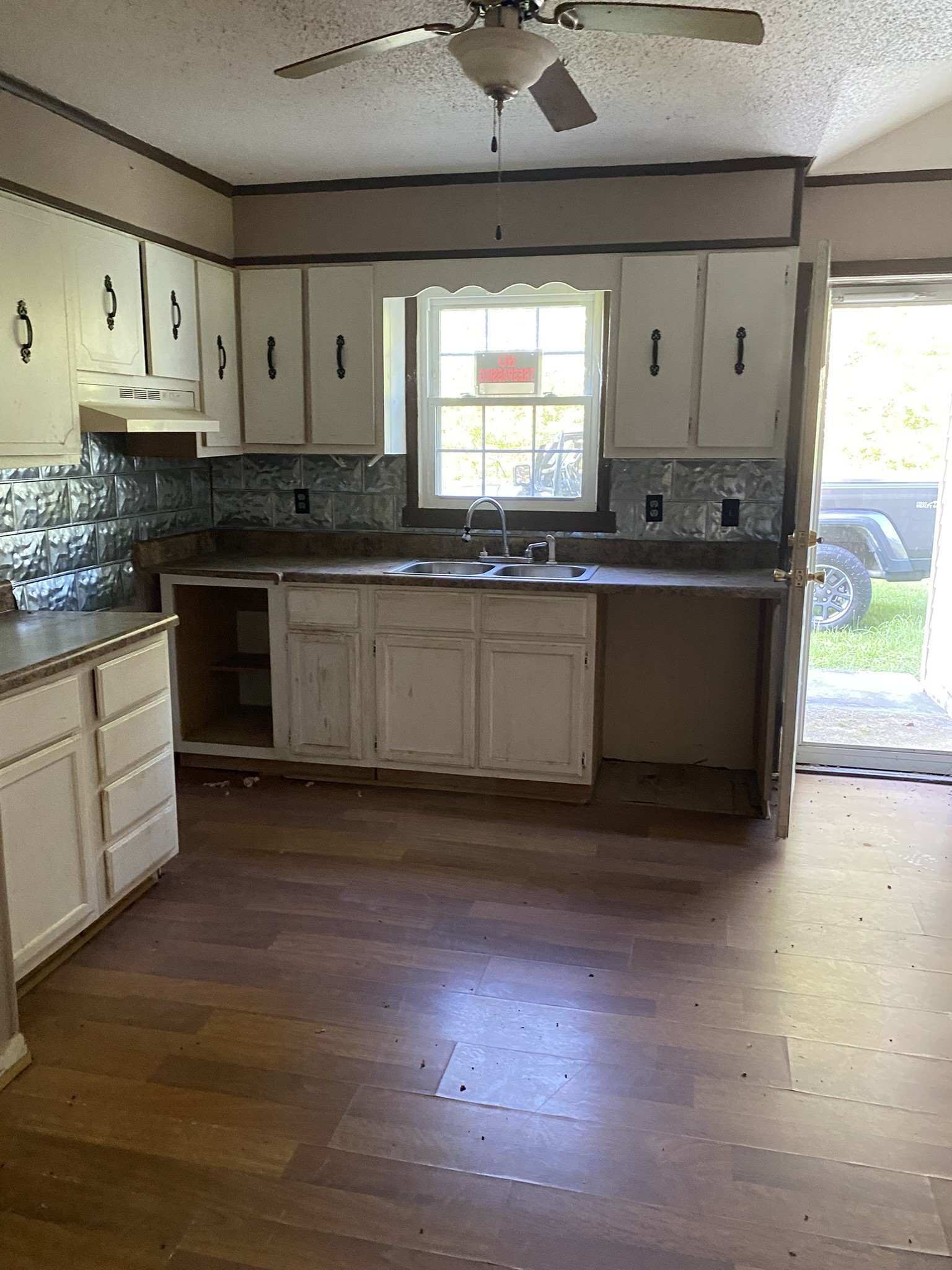 972 Fall River Rd Property Photo 19