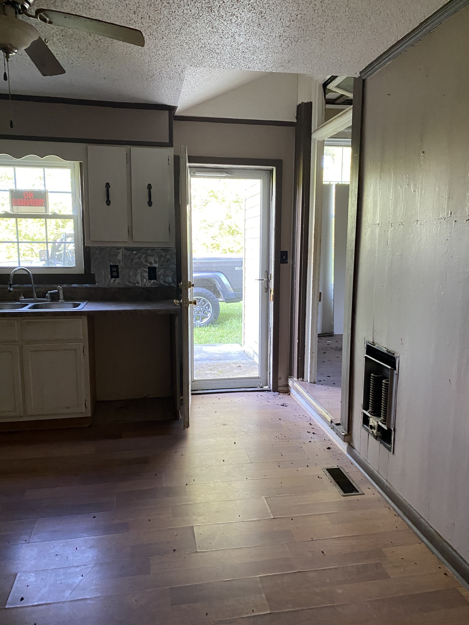 972 Fall River Rd Property Photo 20
