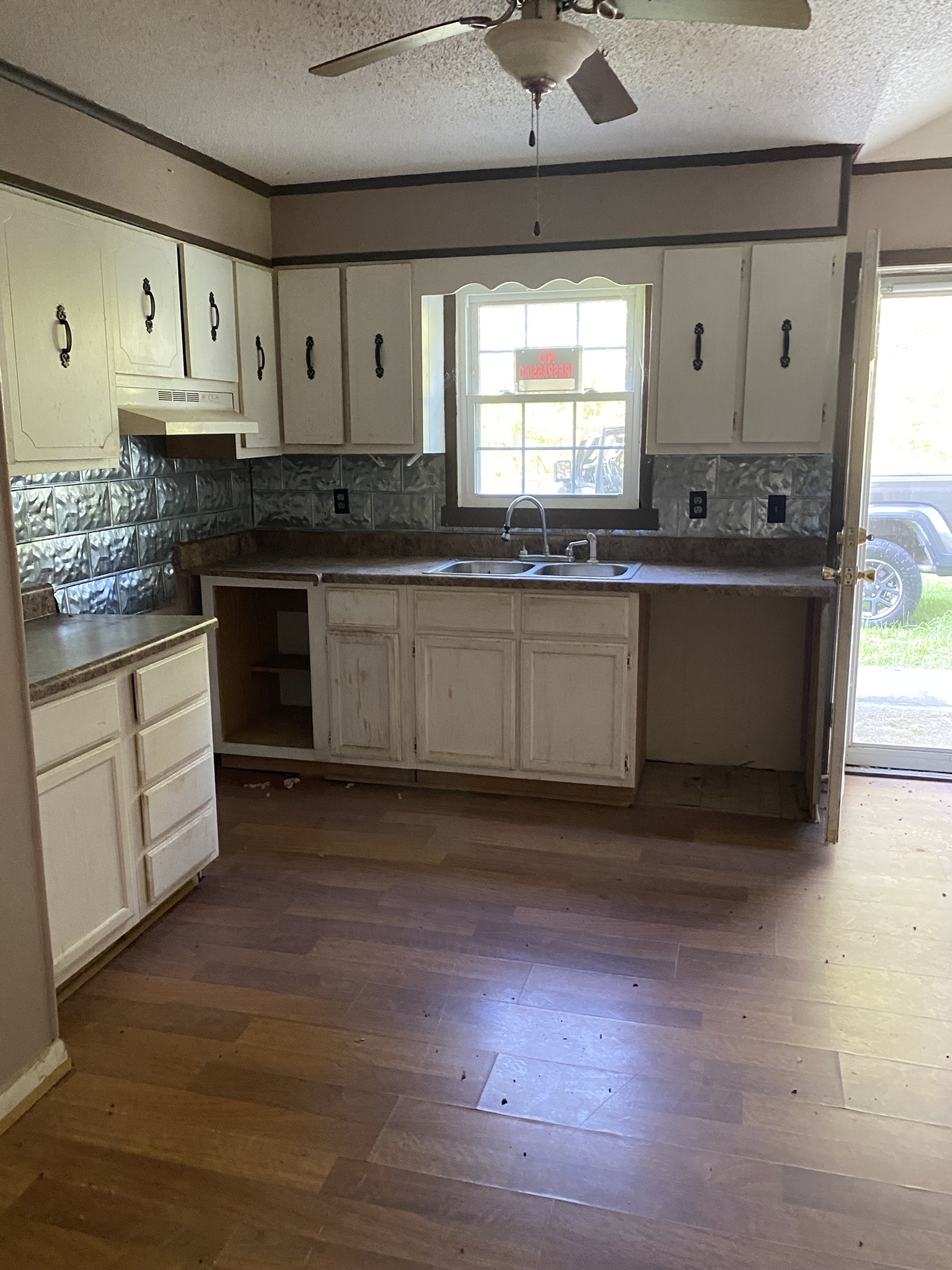 972 Fall River Rd Property Photo 21