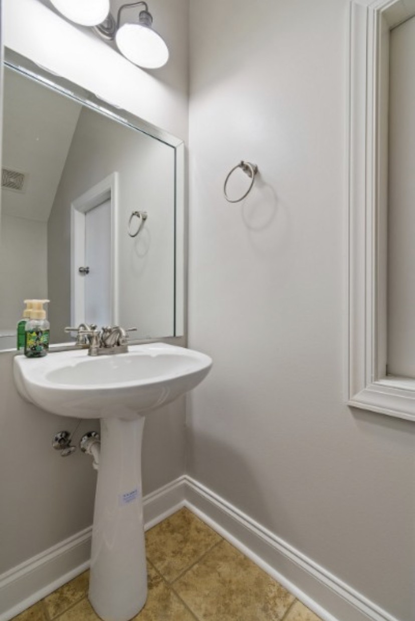 301 Chamblee Ct Property Photo 26
