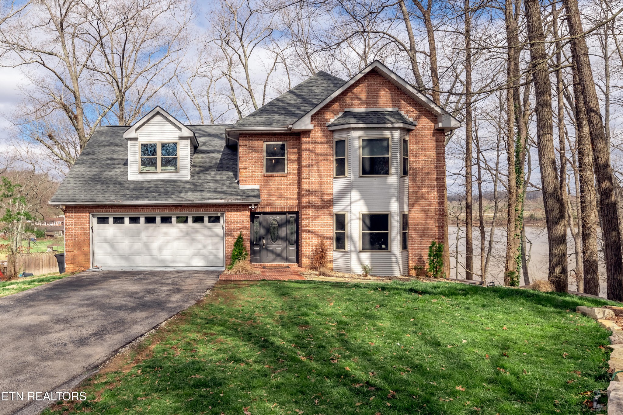 1200 River Oaks Drive Property Photo 1