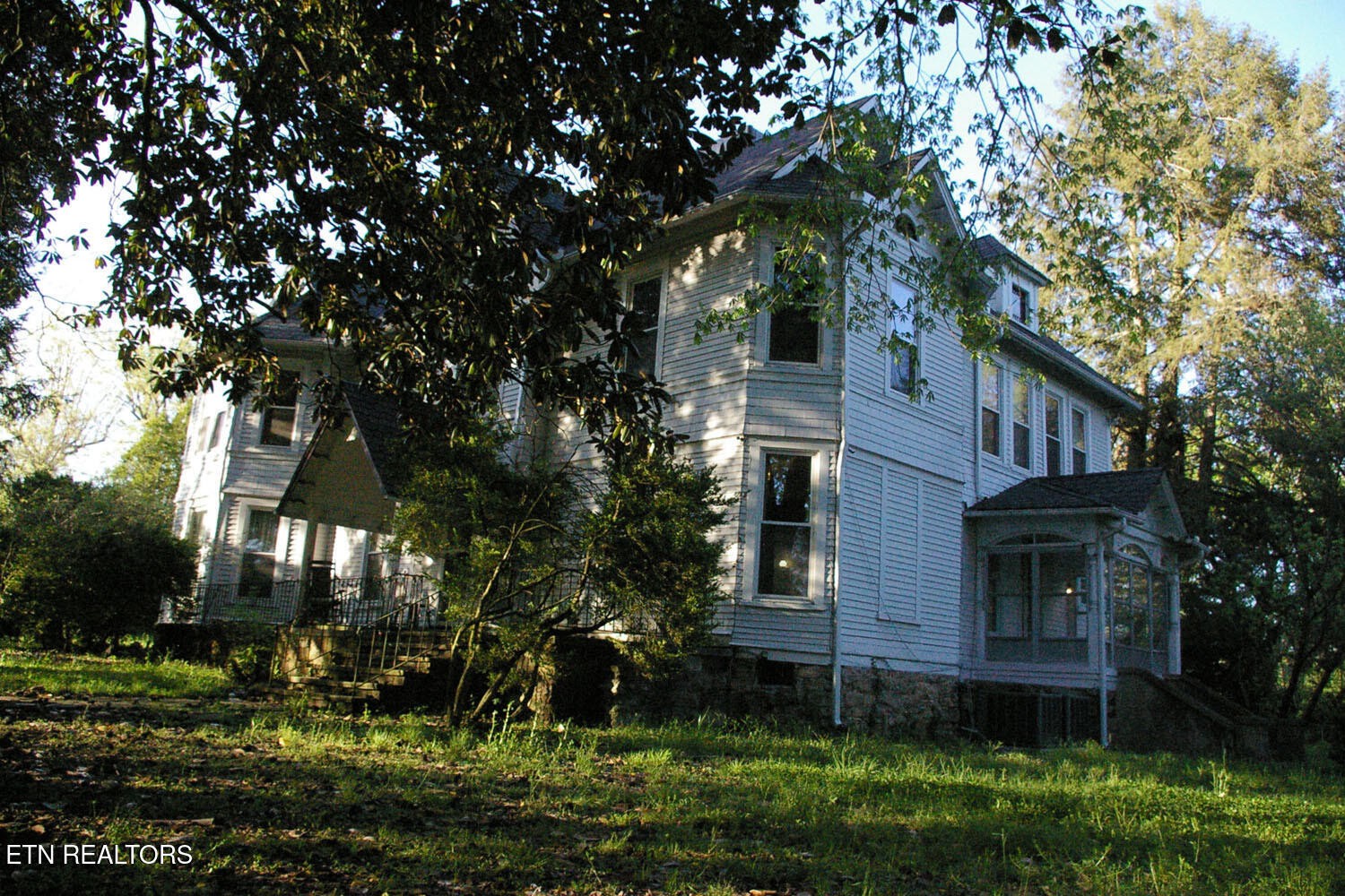 420 W Rockwood St Property Photo 2