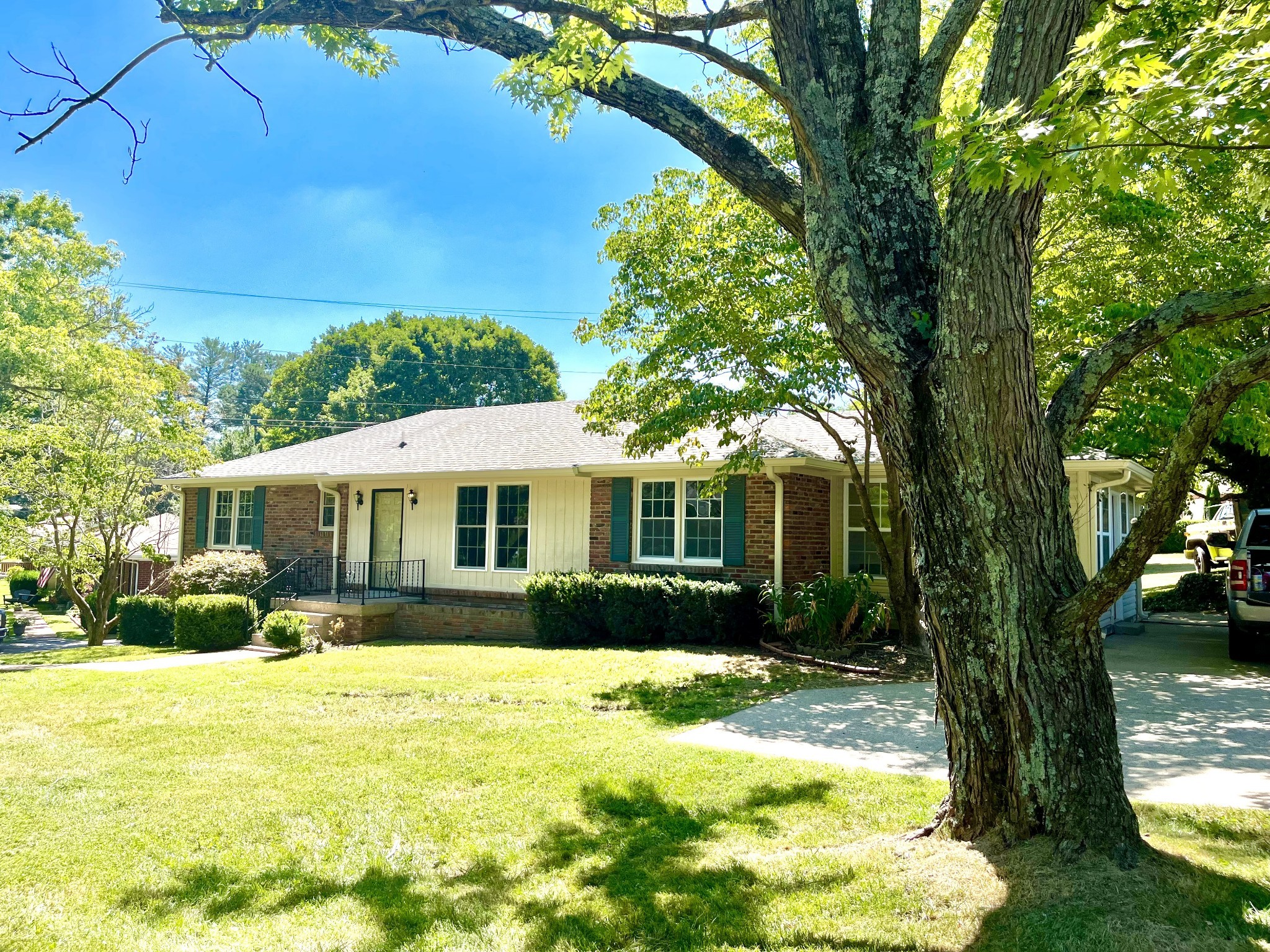 2314 Canterbury Rd Property Photo 1
