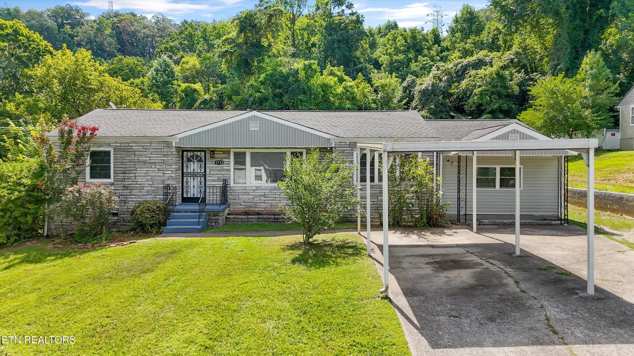 1712 Breda Drive Property Photo 1