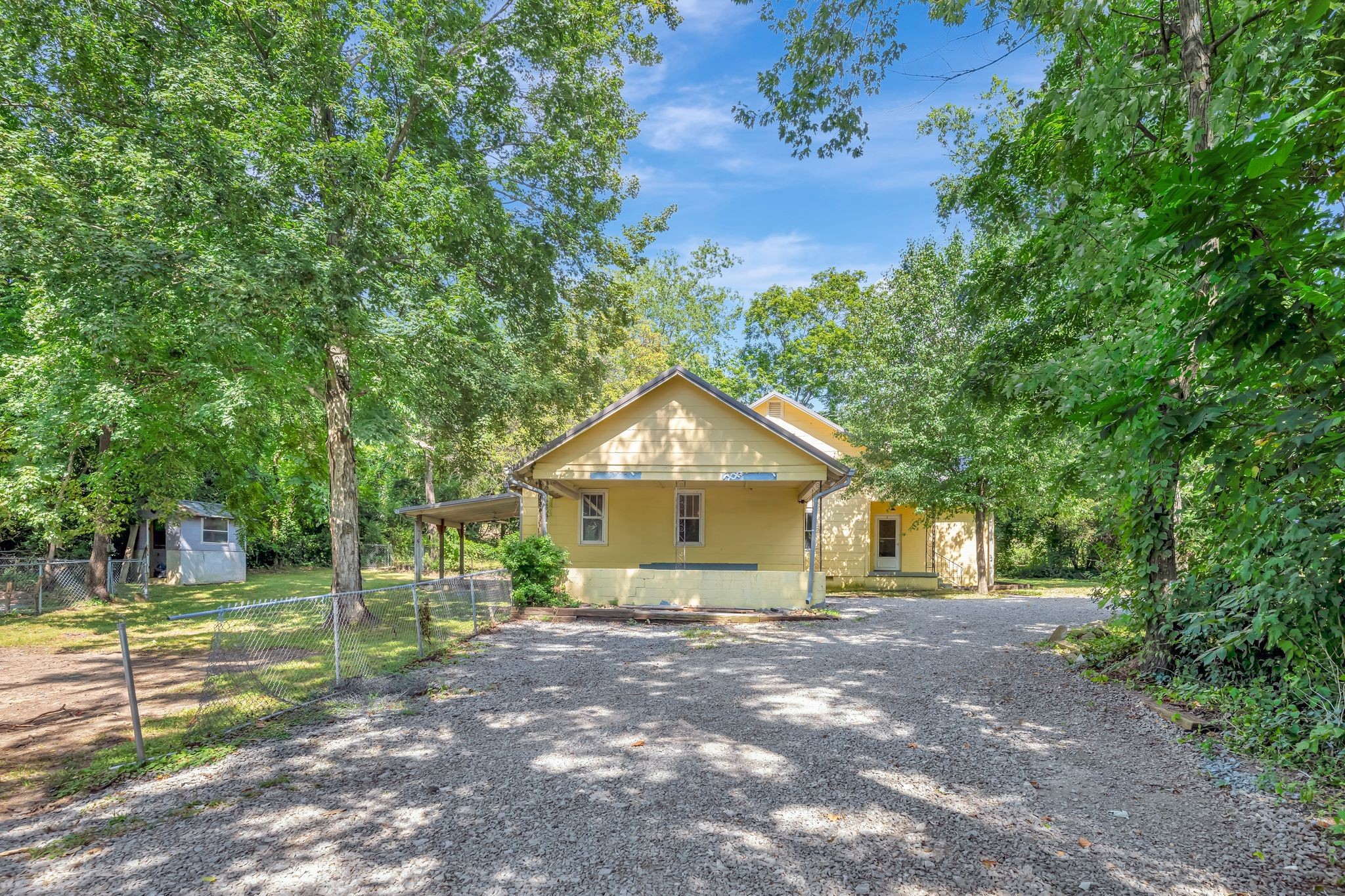 313 W Kingston Springs Rd Property Photo 2