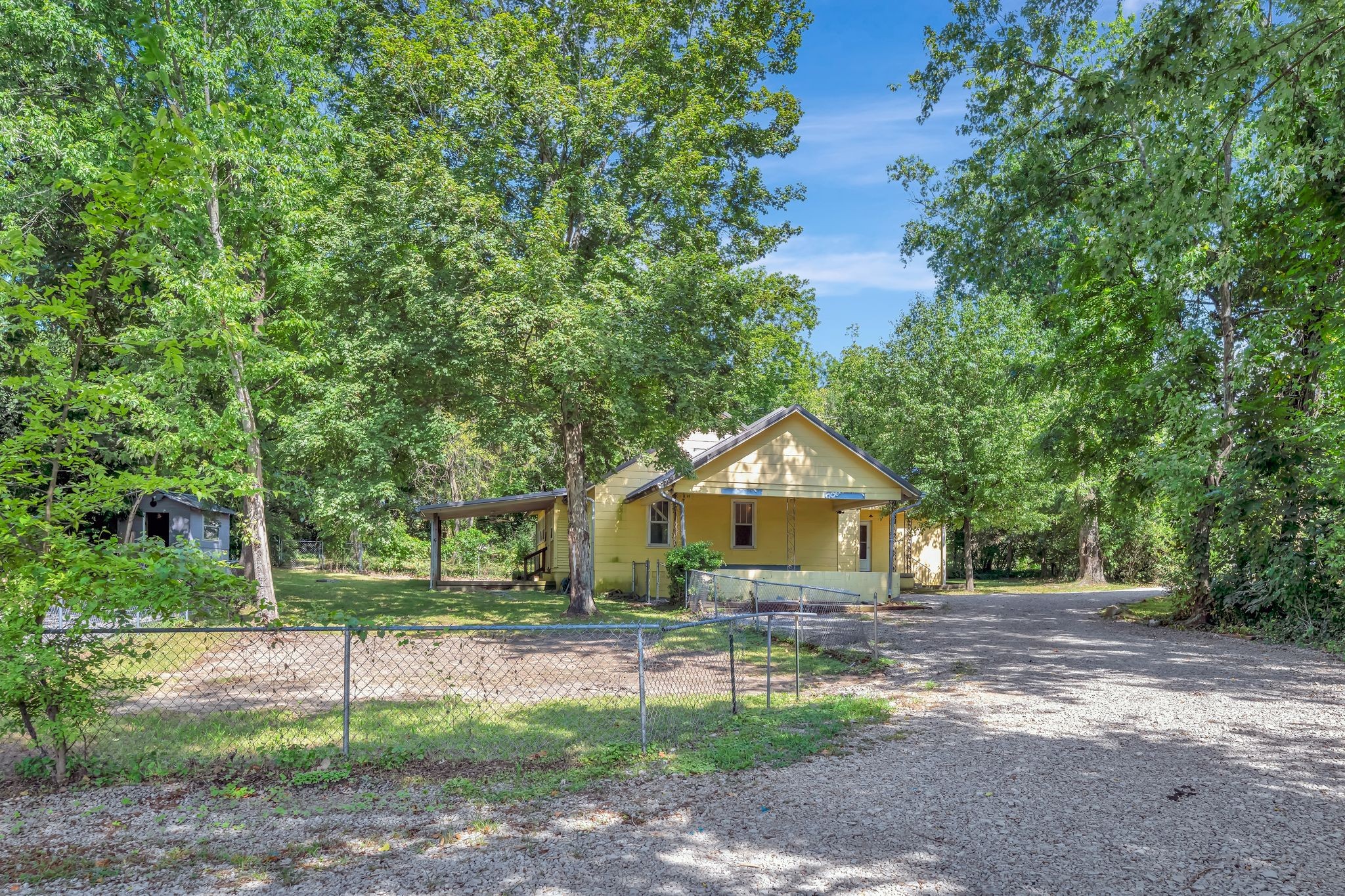 313 W Kingston Springs Rd Property Photo 3