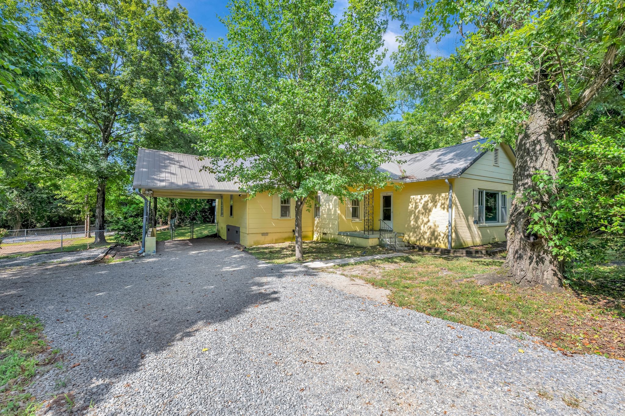 313 W Kingston Springs Rd Property Photo 4