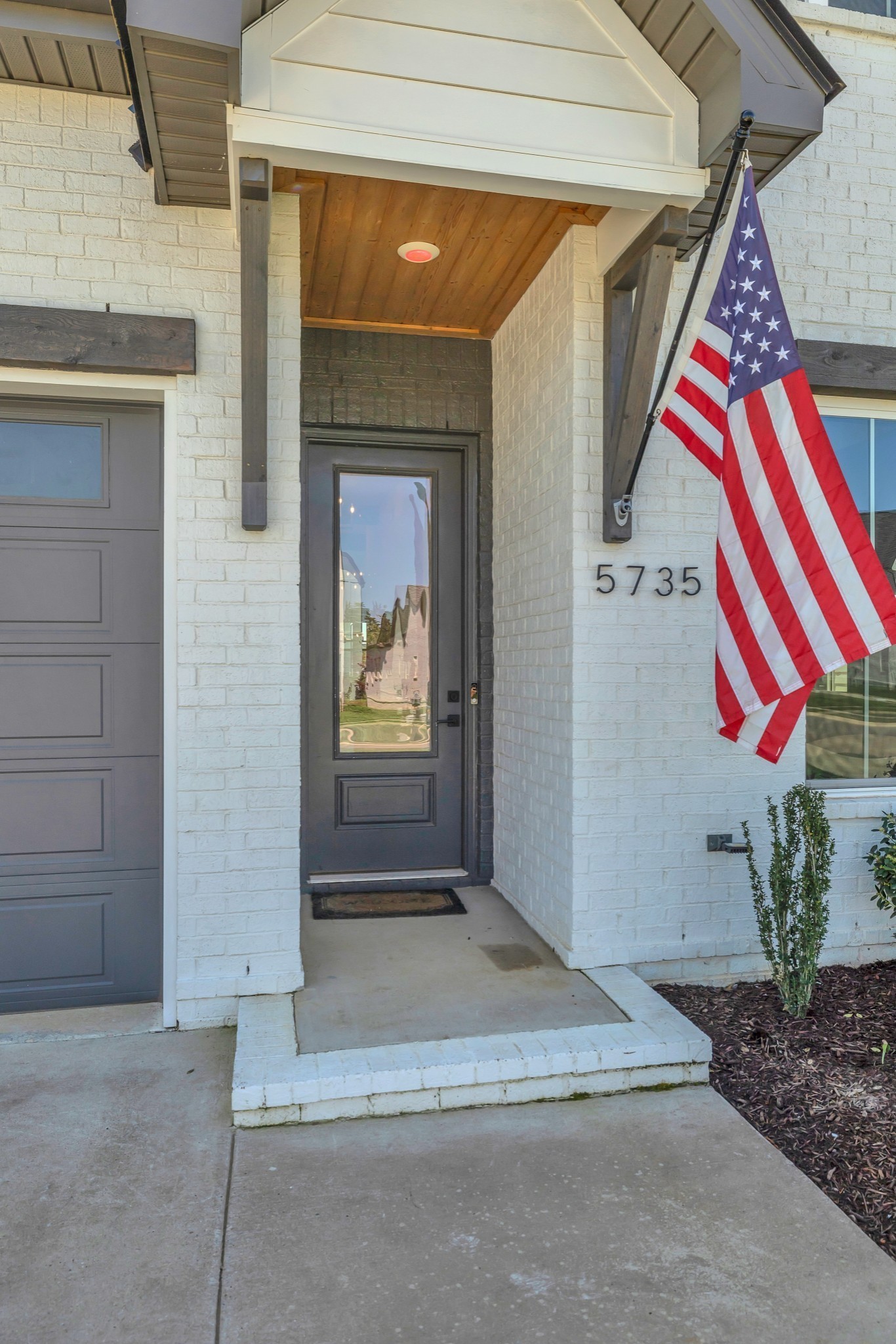 5735 Willoughby Way Property Photo 5