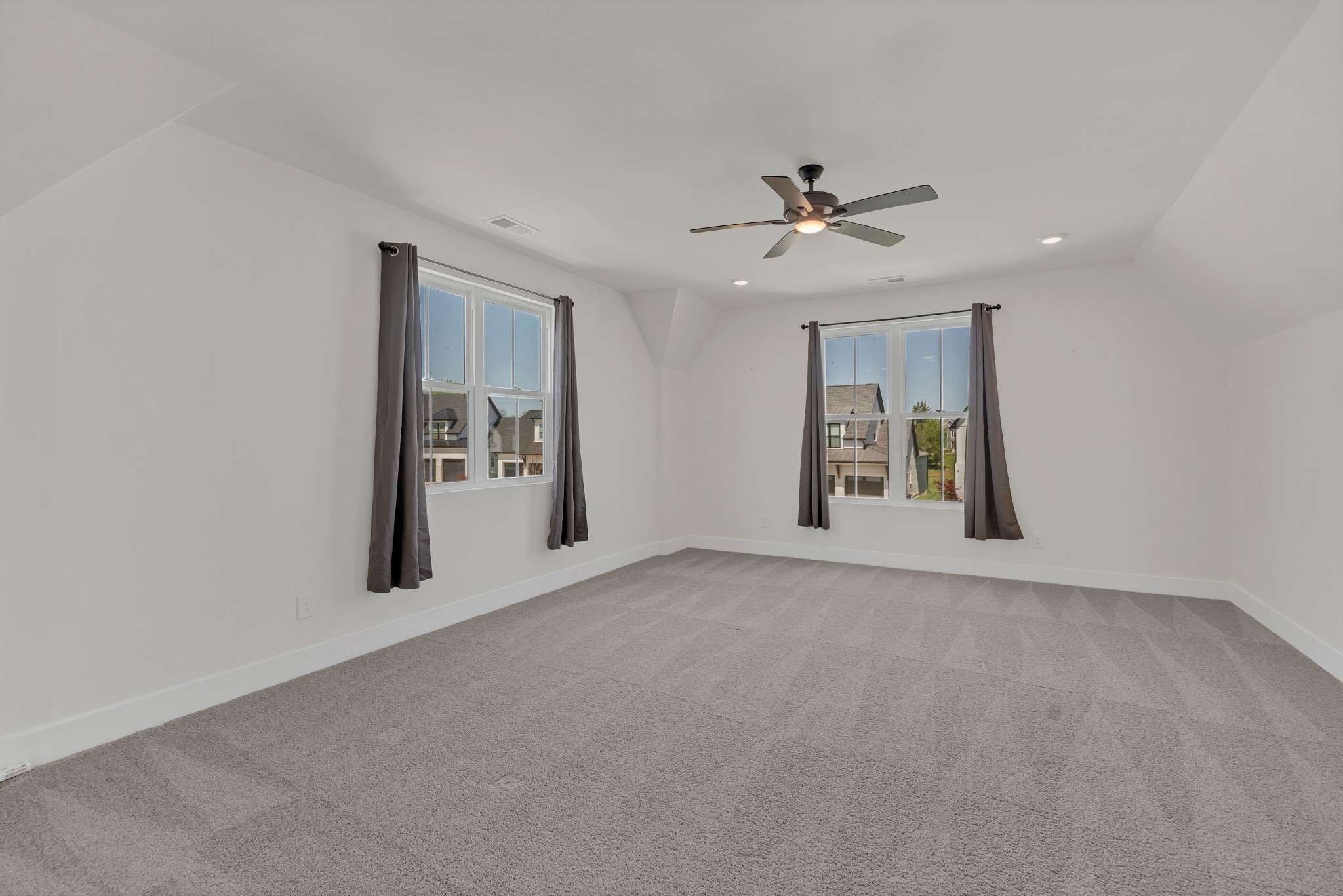 5735 Willoughby Way Property Photo 31