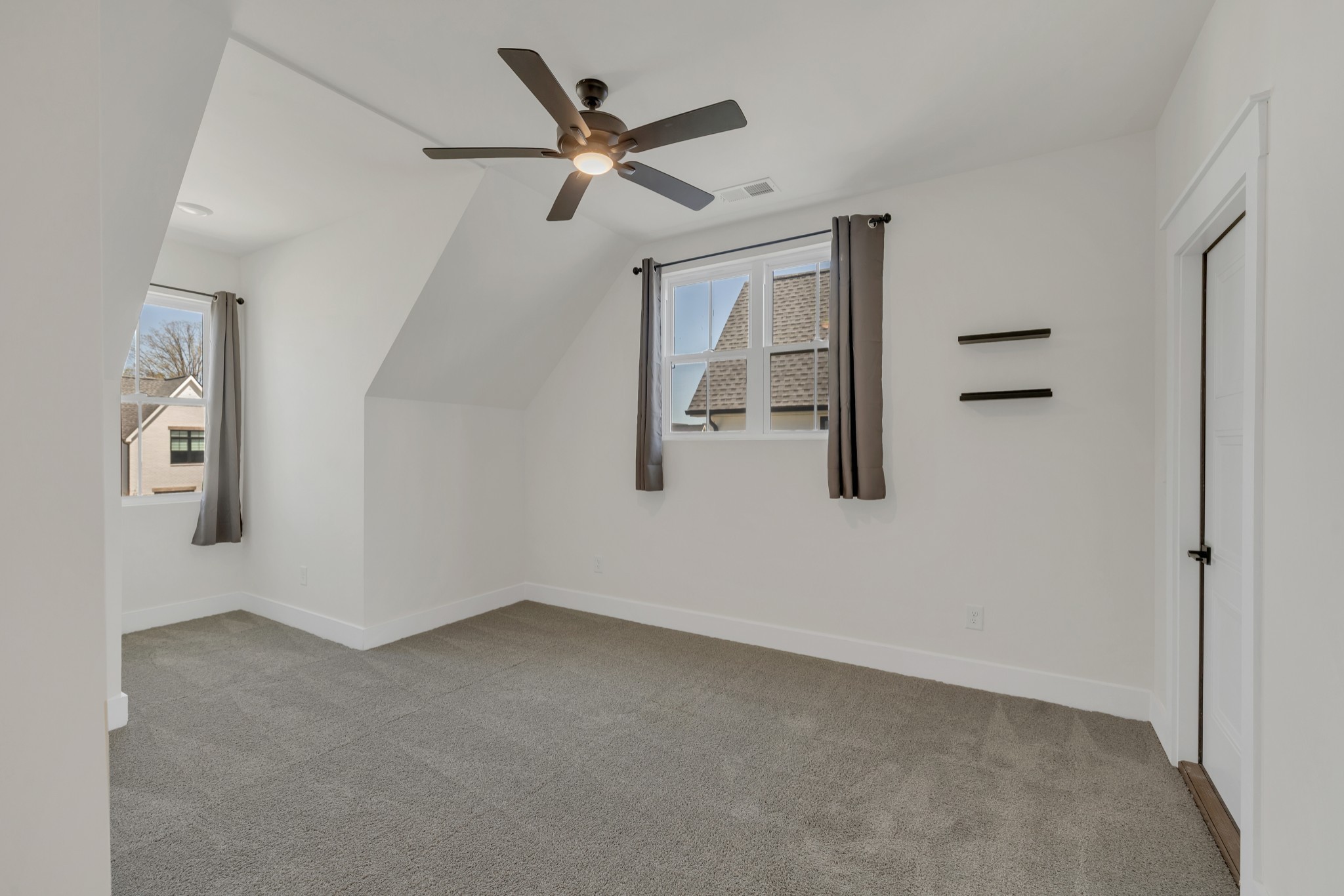 5735 Willoughby Way Property Photo 33