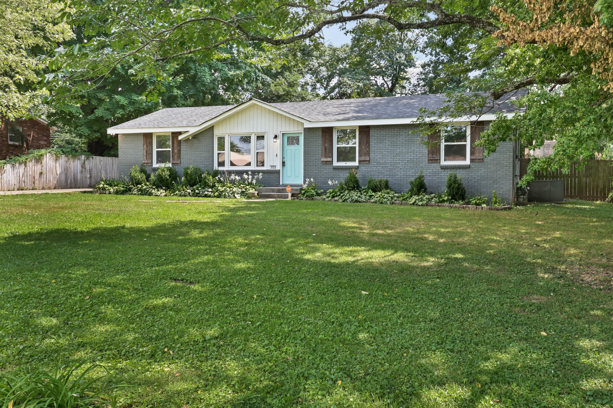 203 Dale Ter Property Photo 4