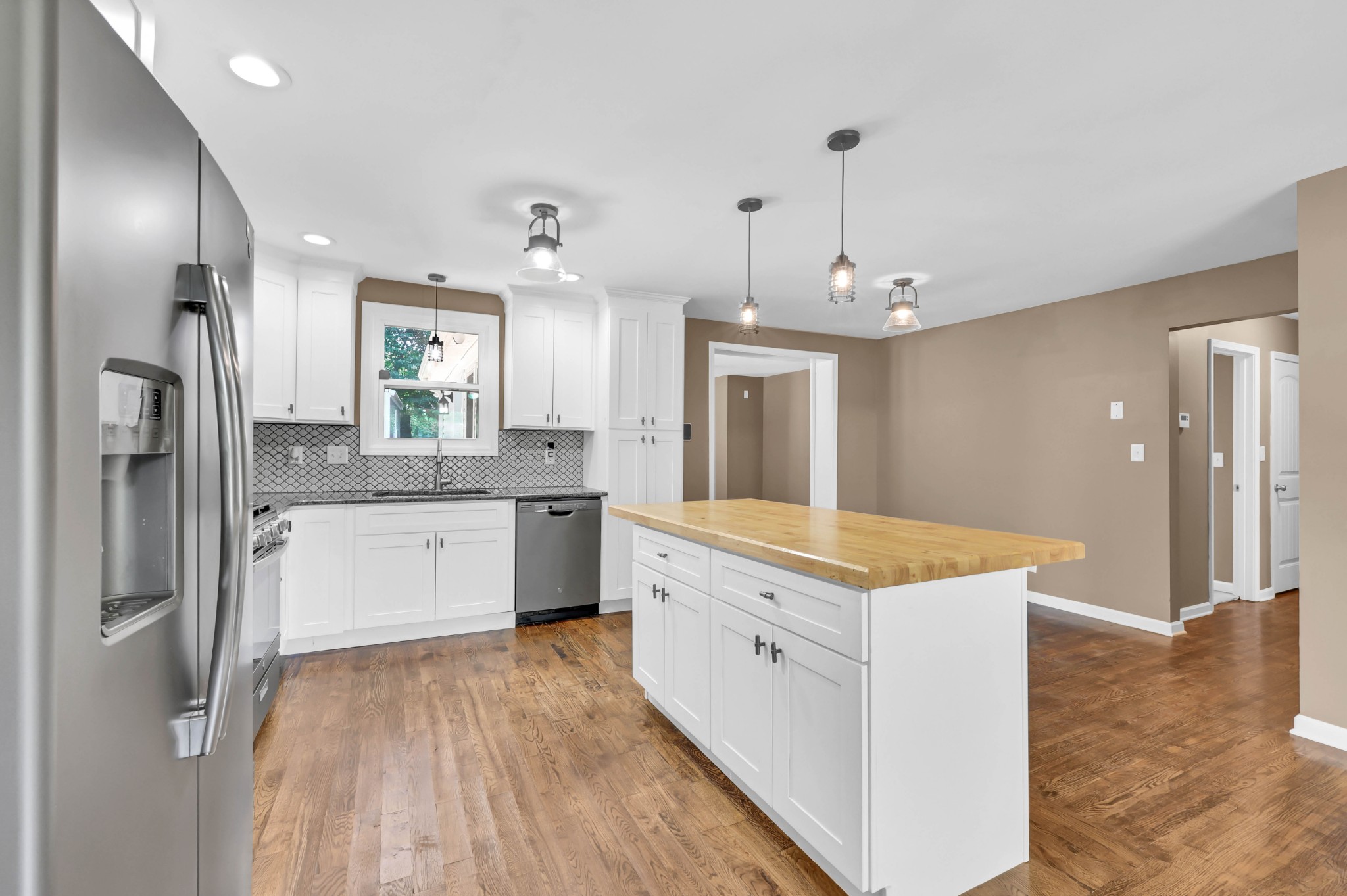 203 Dale Ter Property Photo 8