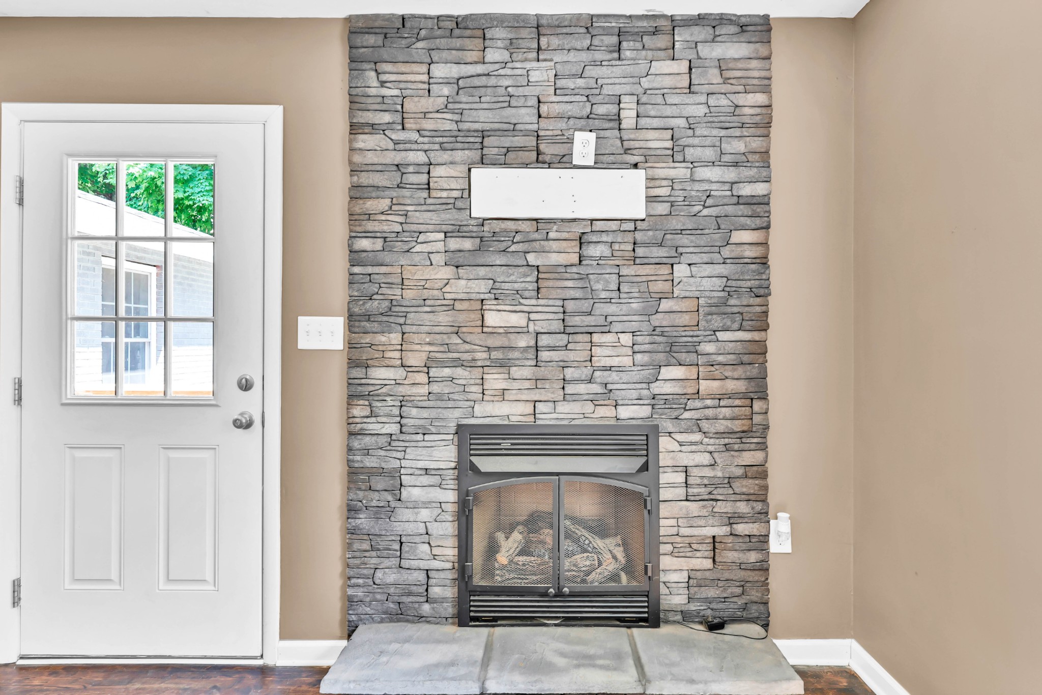 203 Dale Ter Property Photo 17