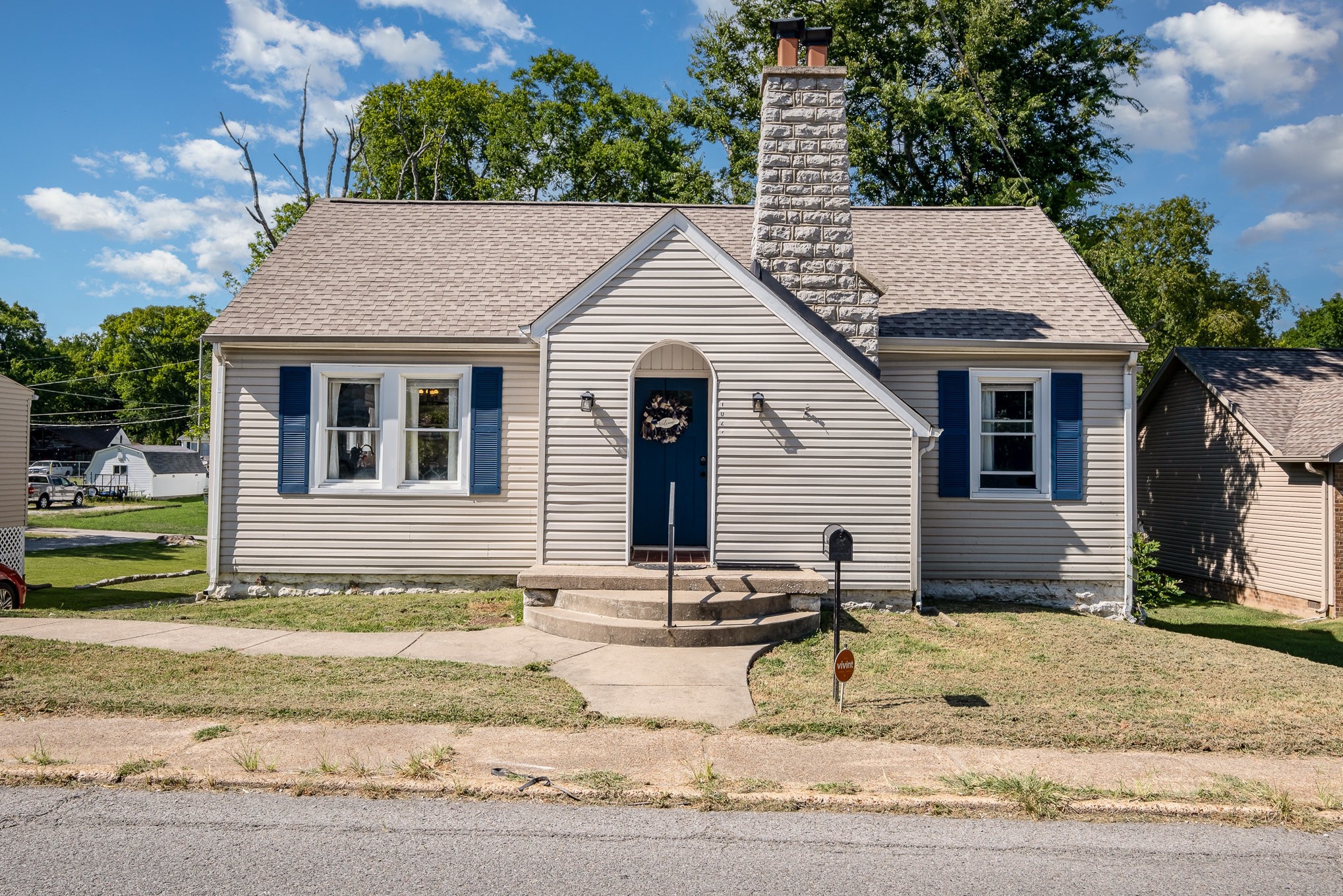 1022 W Commerce St Property Photo 1