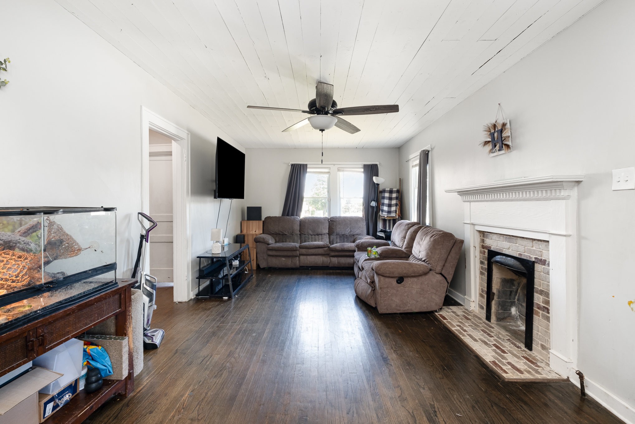 1022 W Commerce St Property Photo 5