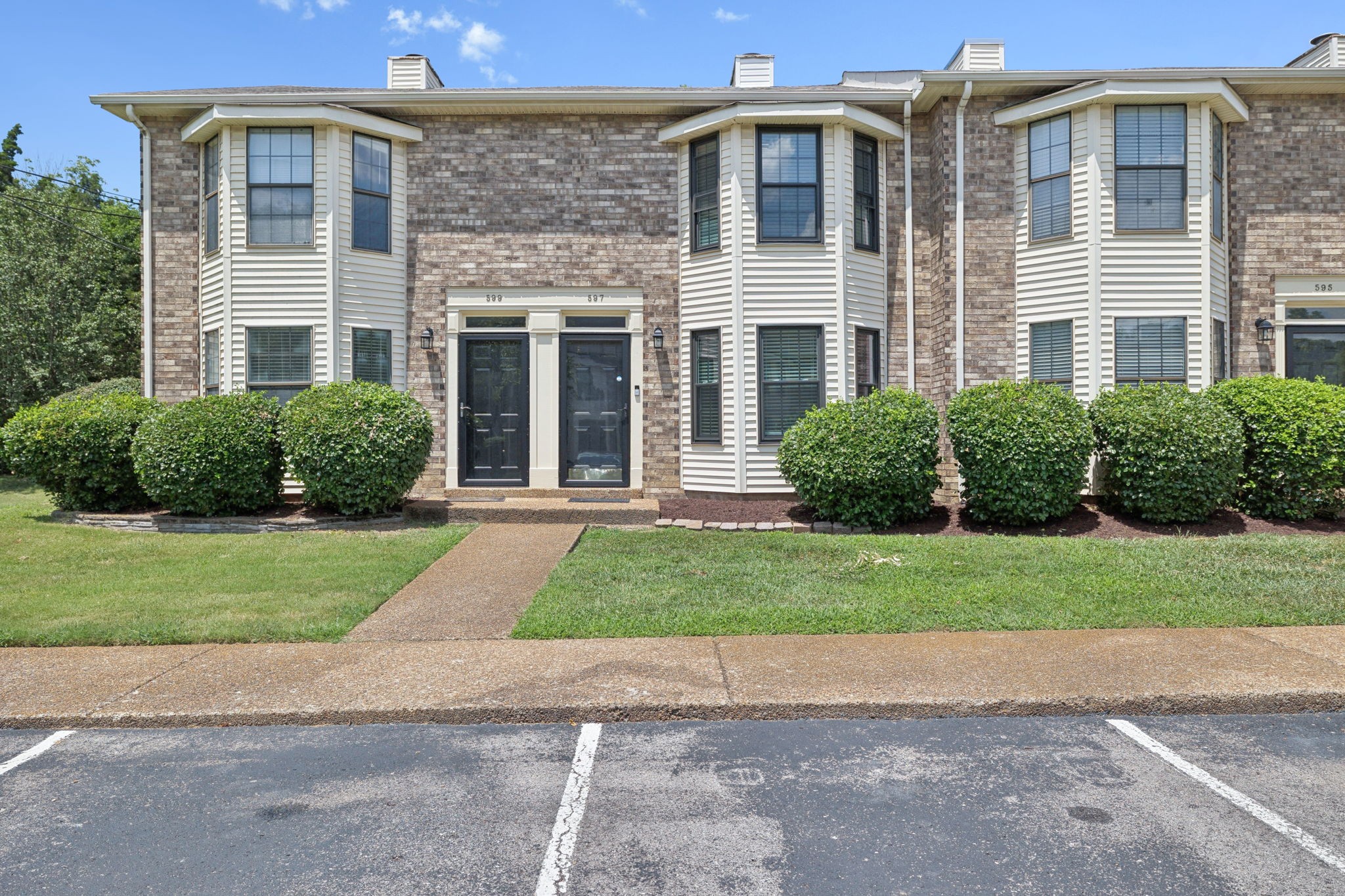 597 Thomas Jefferson Cir Property Photo 1