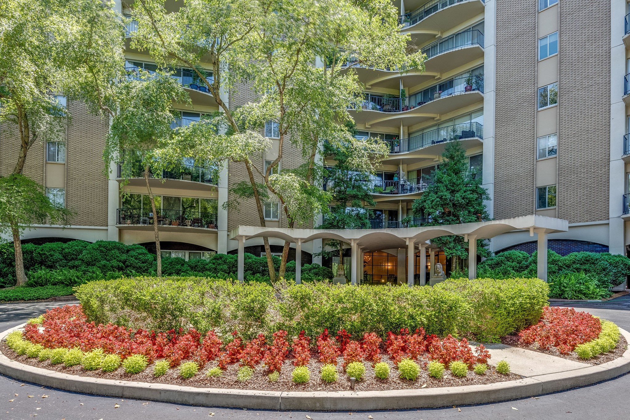 4215 Harding Pike Property Photo 1