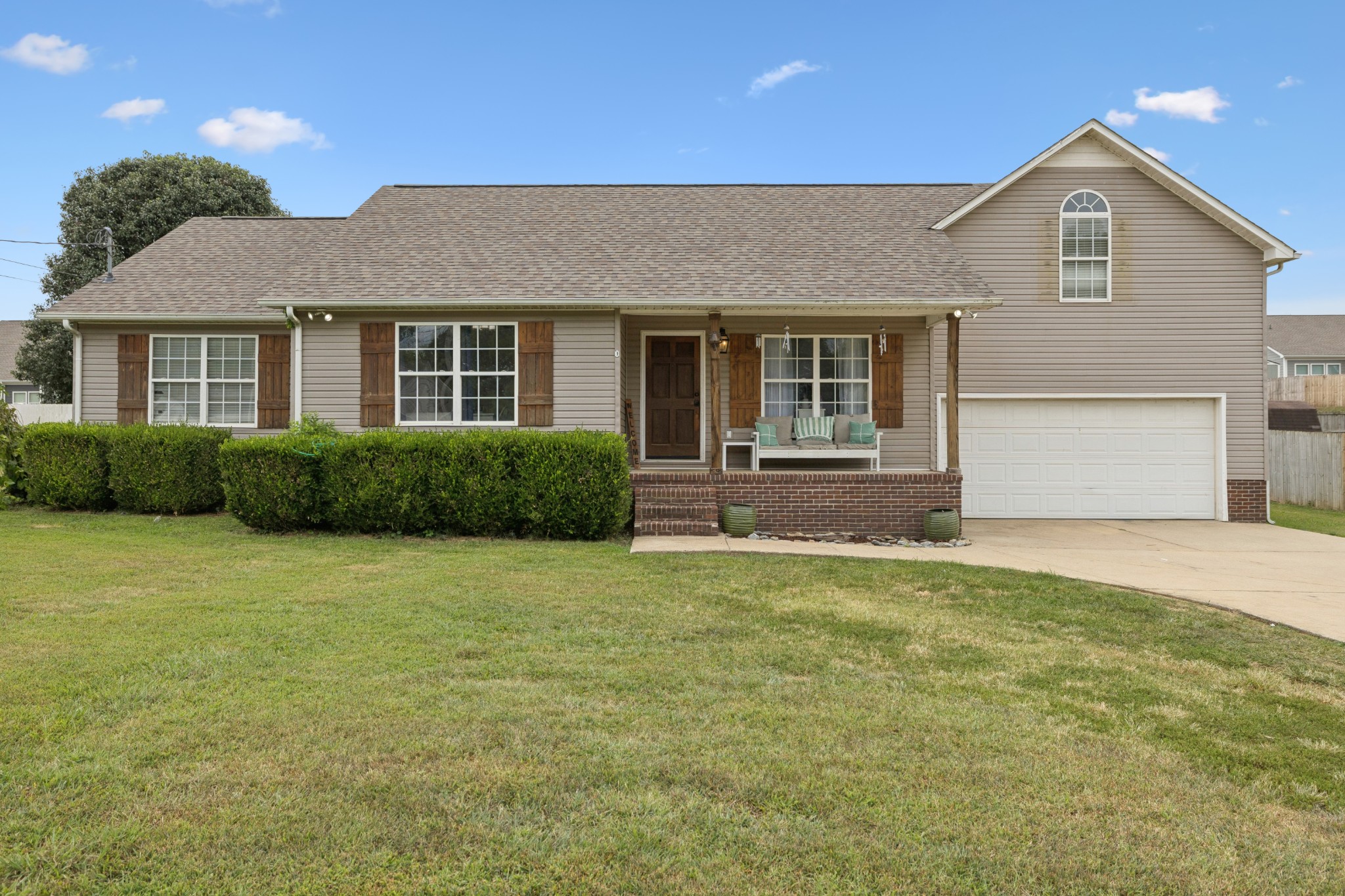 411 Brookside Dr Property Photo 1