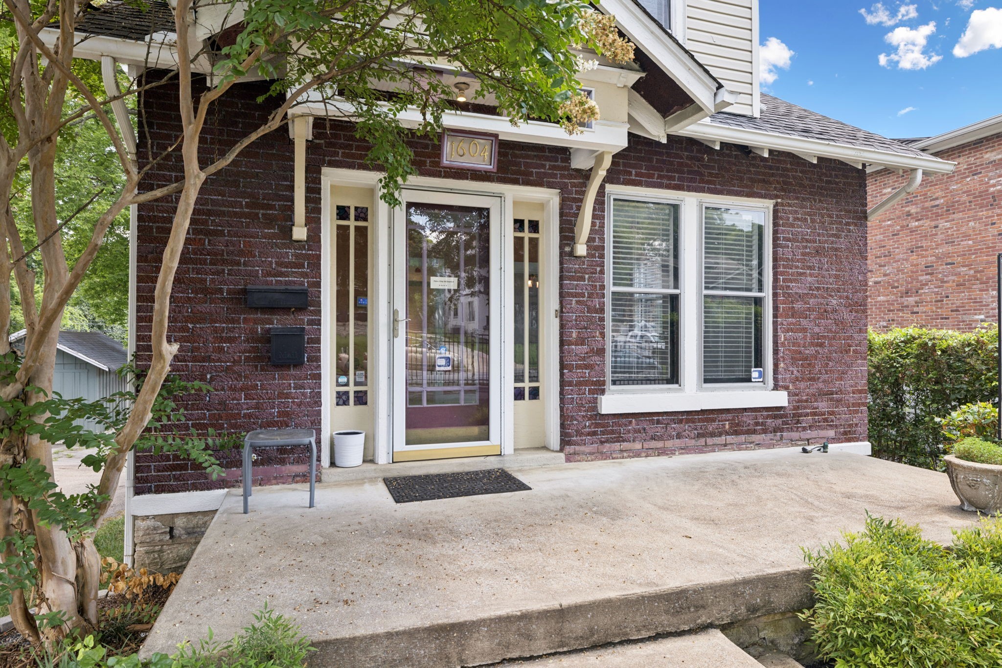 1604 17th Ave, S Property Photo 2
