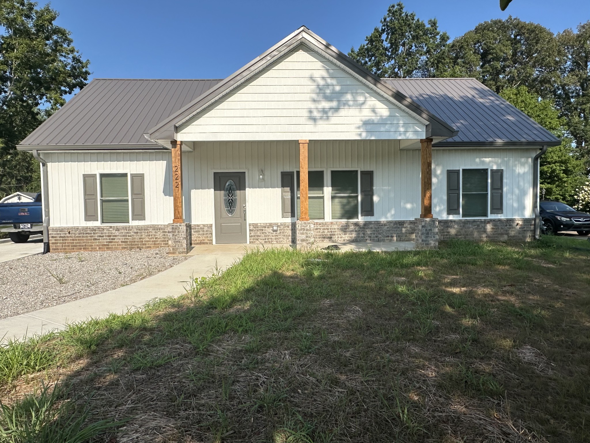 222 E Meadow Cir Property Photo 1