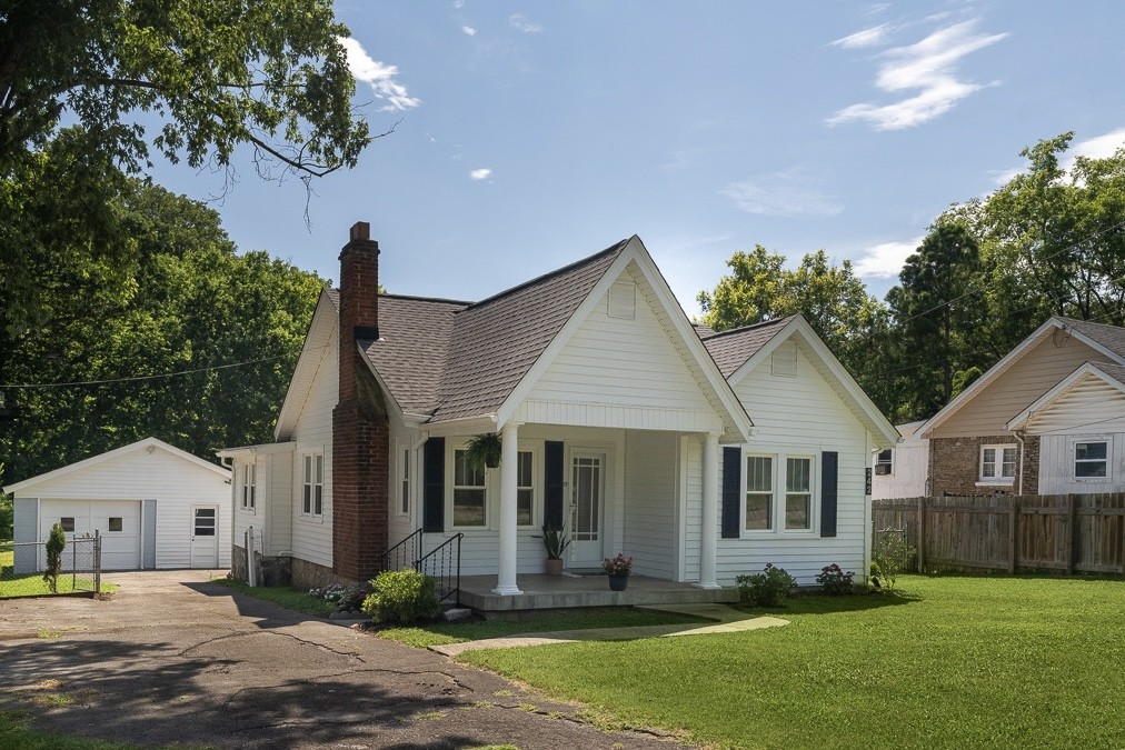 242 Emmitt Ave Property Photo 1