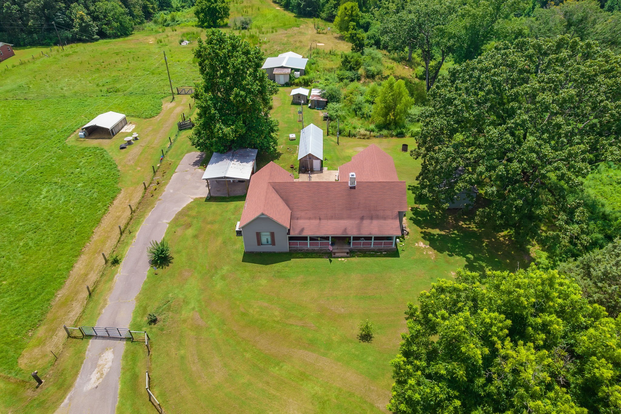 890 Fitts Ross Rd Property Photo 1