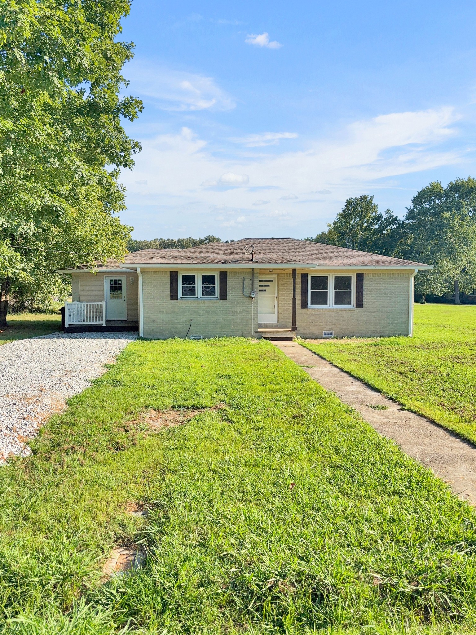 135 Curtis Ln Property Photo 1