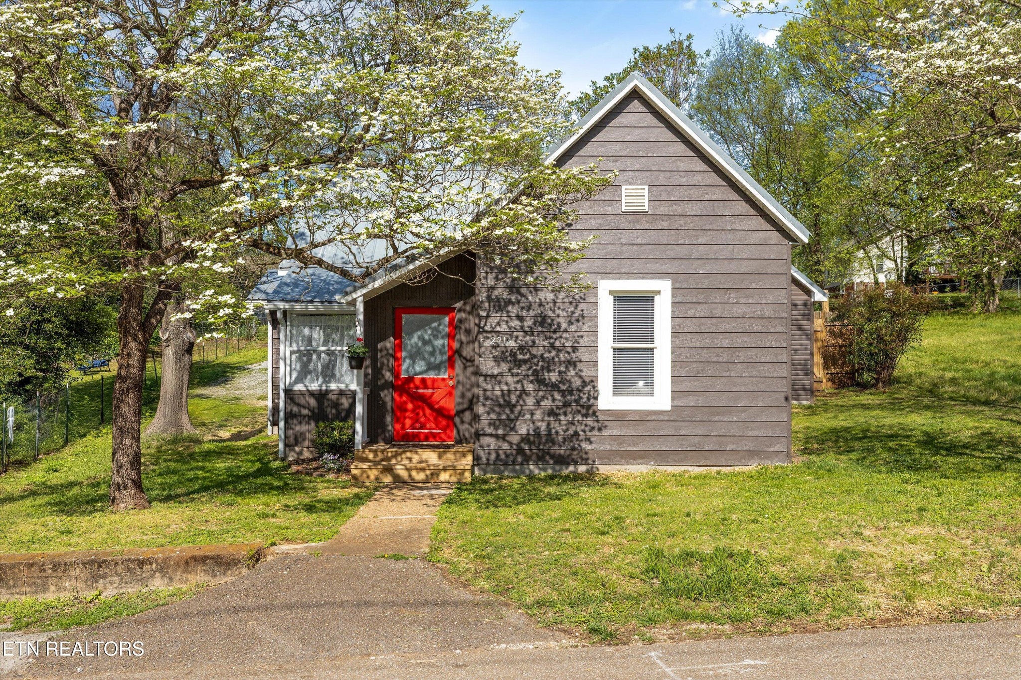 2214 Lincoln St Property Photo 1
