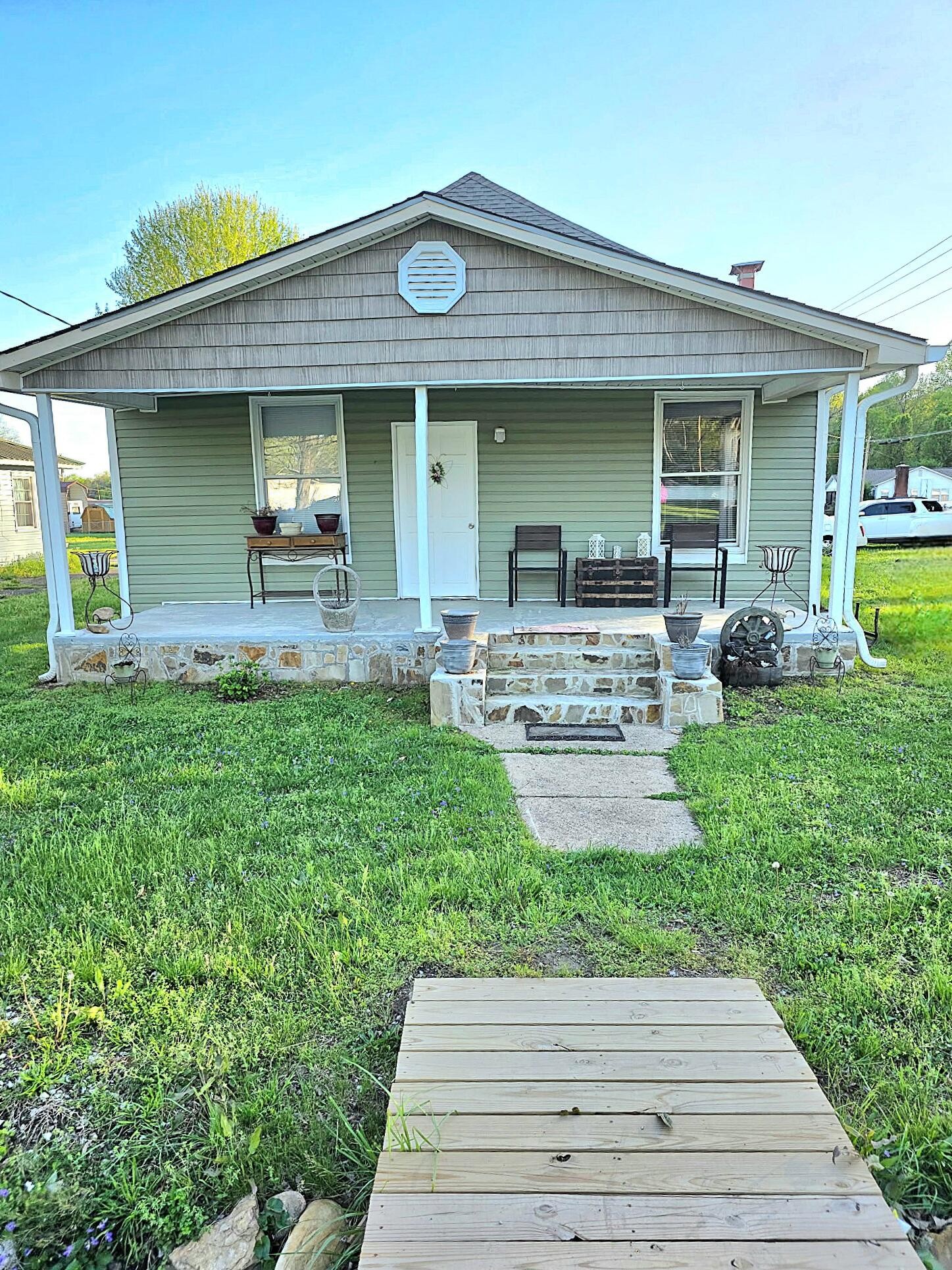 491 Piccadilly Avenue Property Photo 1