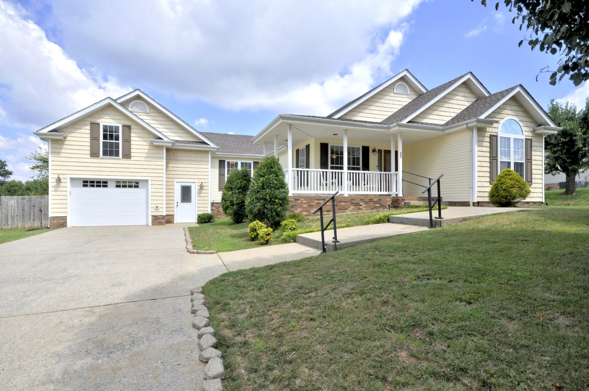 602 Edinburgh Way Property Photo 1