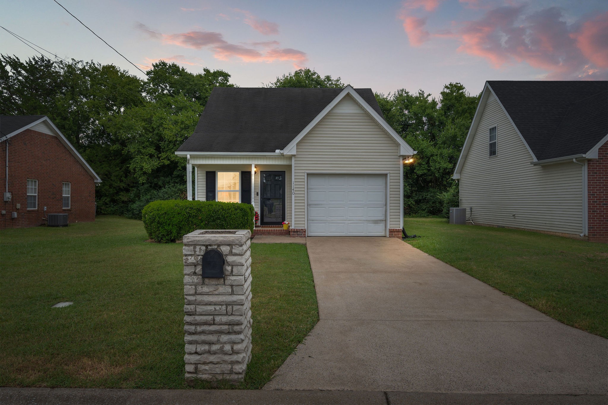 1140 Eastwoods Dr Property Photo 1