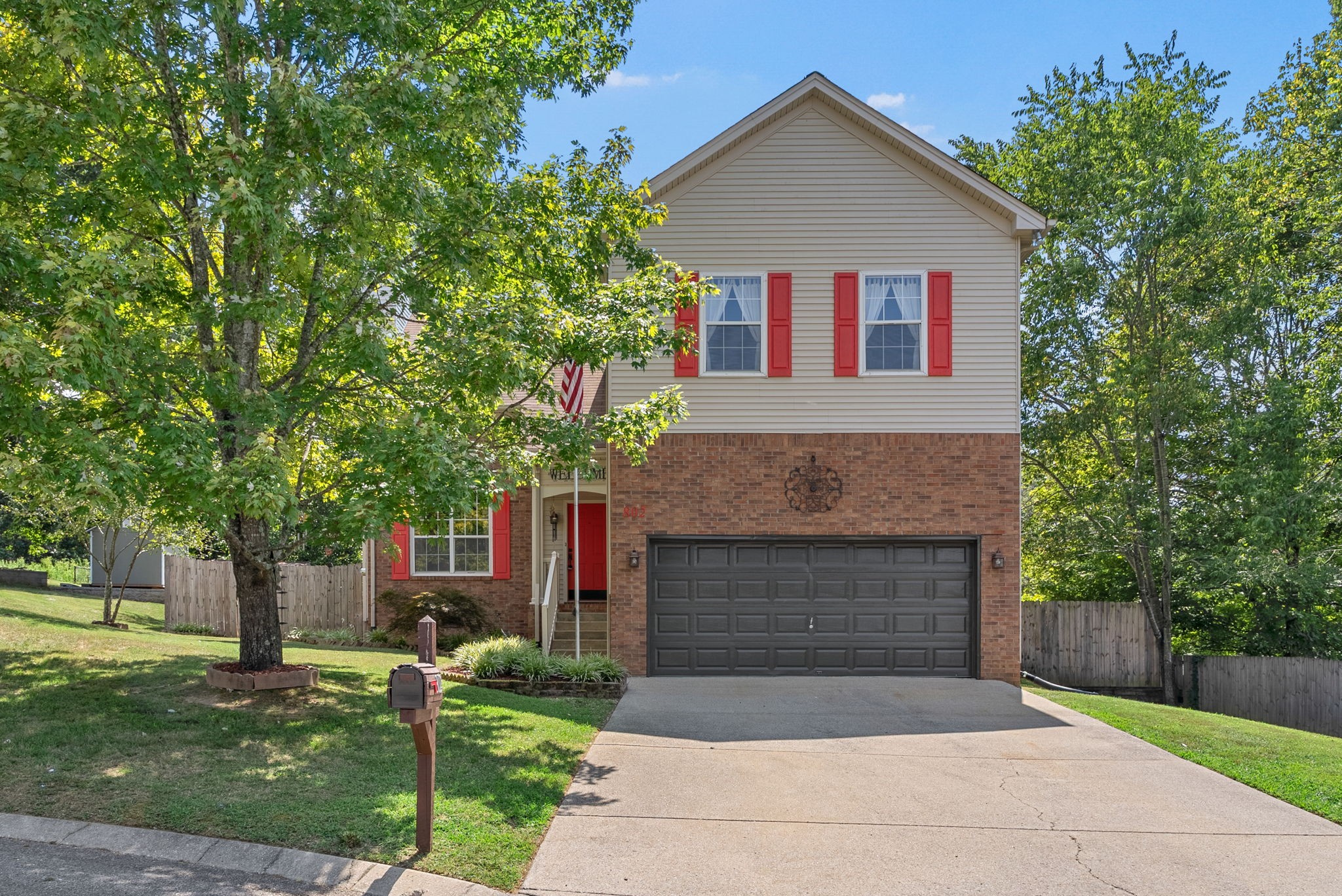 802 Crystal Ct Property Photo 2