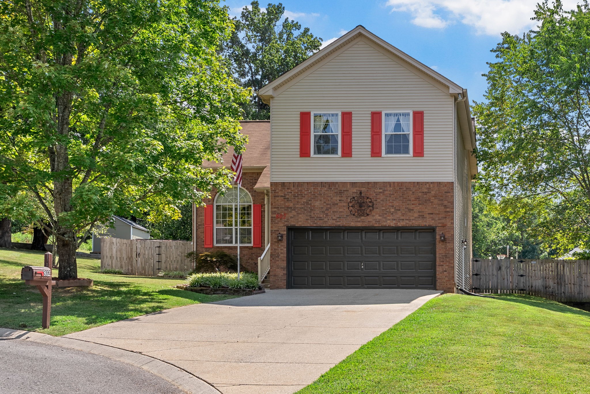 802 Crystal Ct Property Photo 3