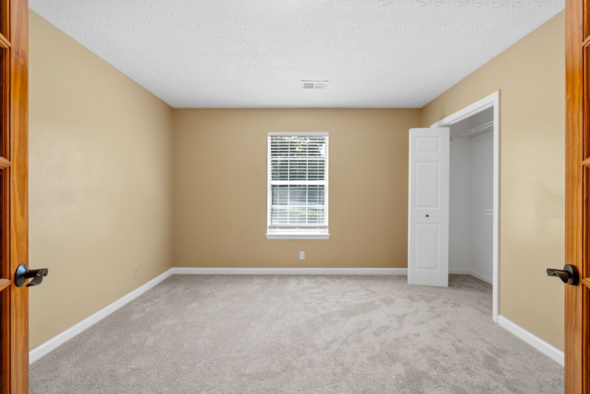 802 Crystal Ct Property Photo 23