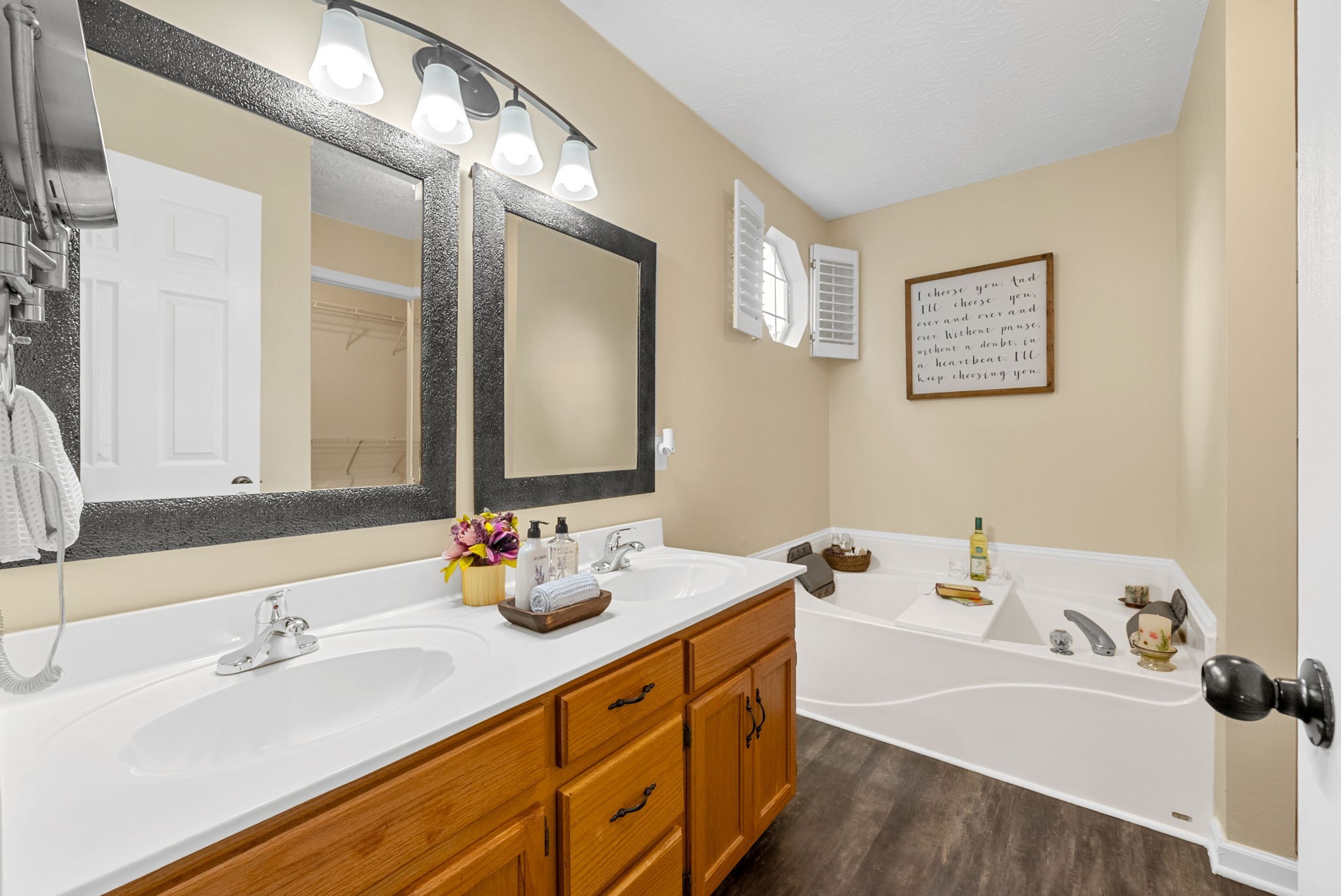 802 Crystal Ct Property Photo 27