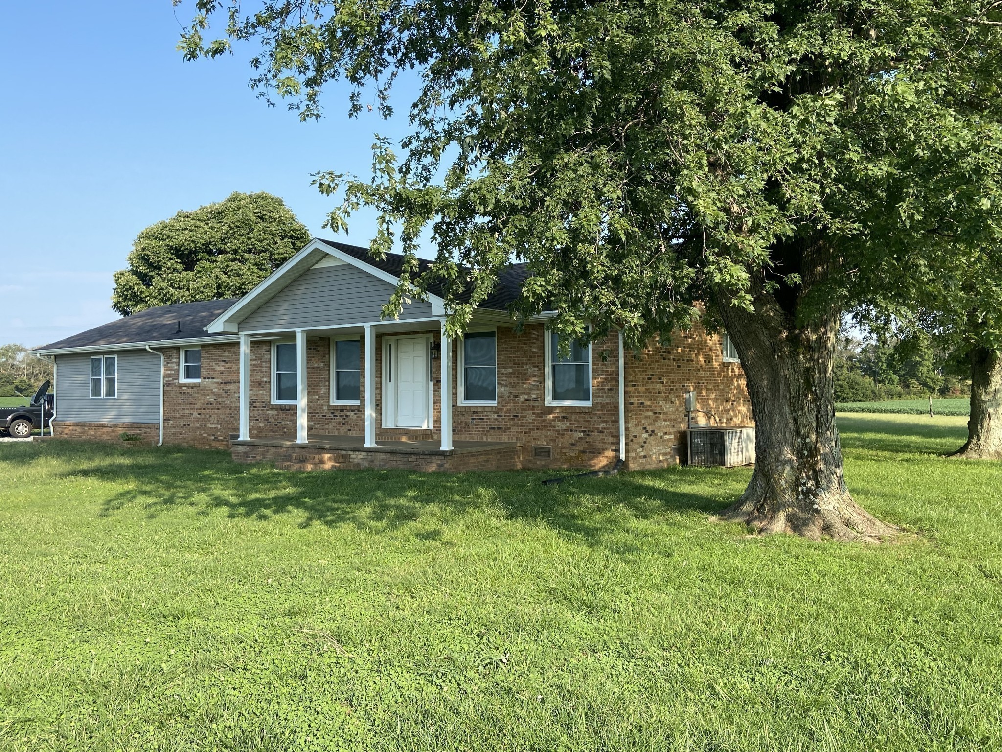 801 Webb Rd Property Photo 4