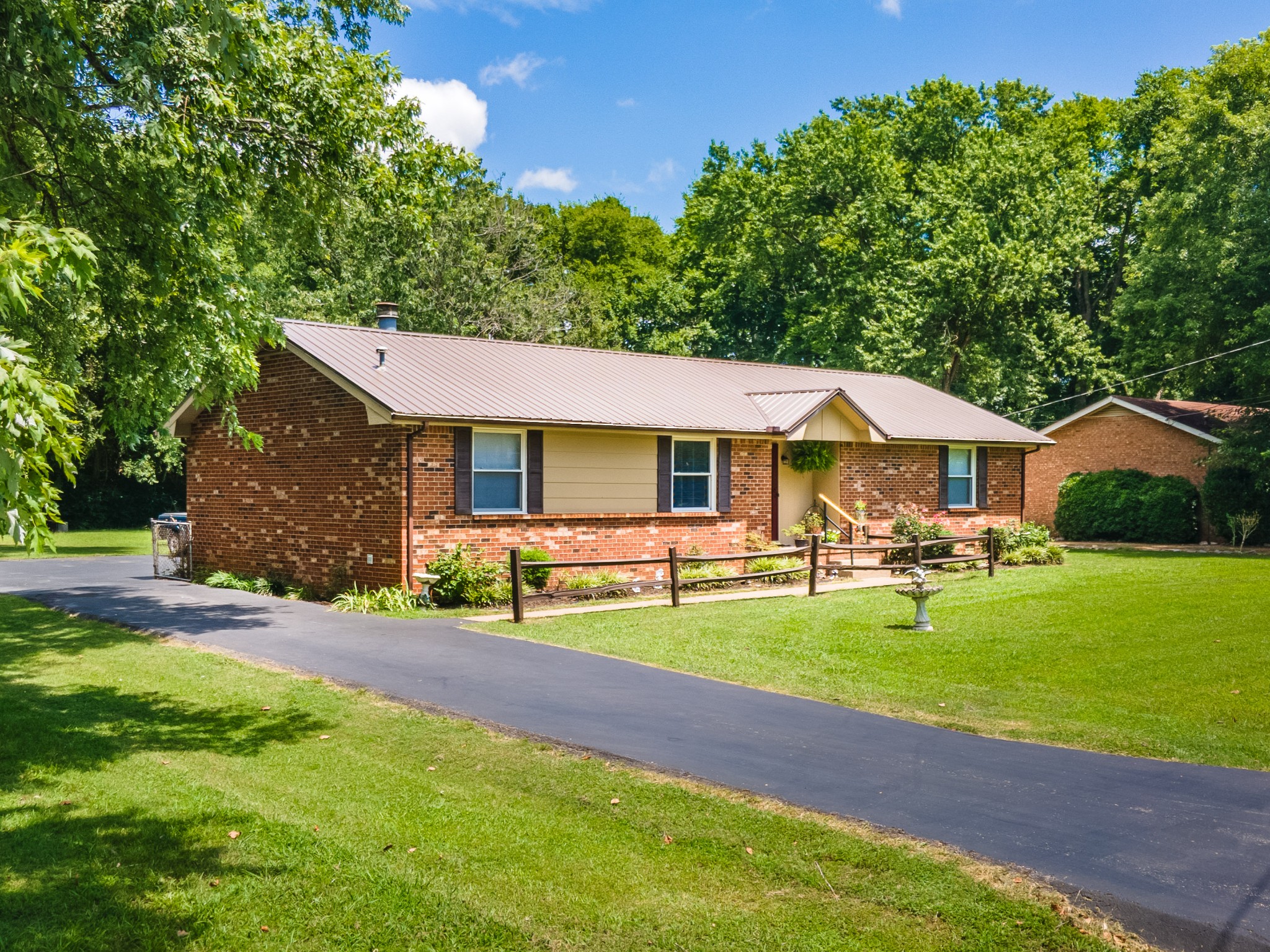 620 General Barksdale Dr Property Photo 3