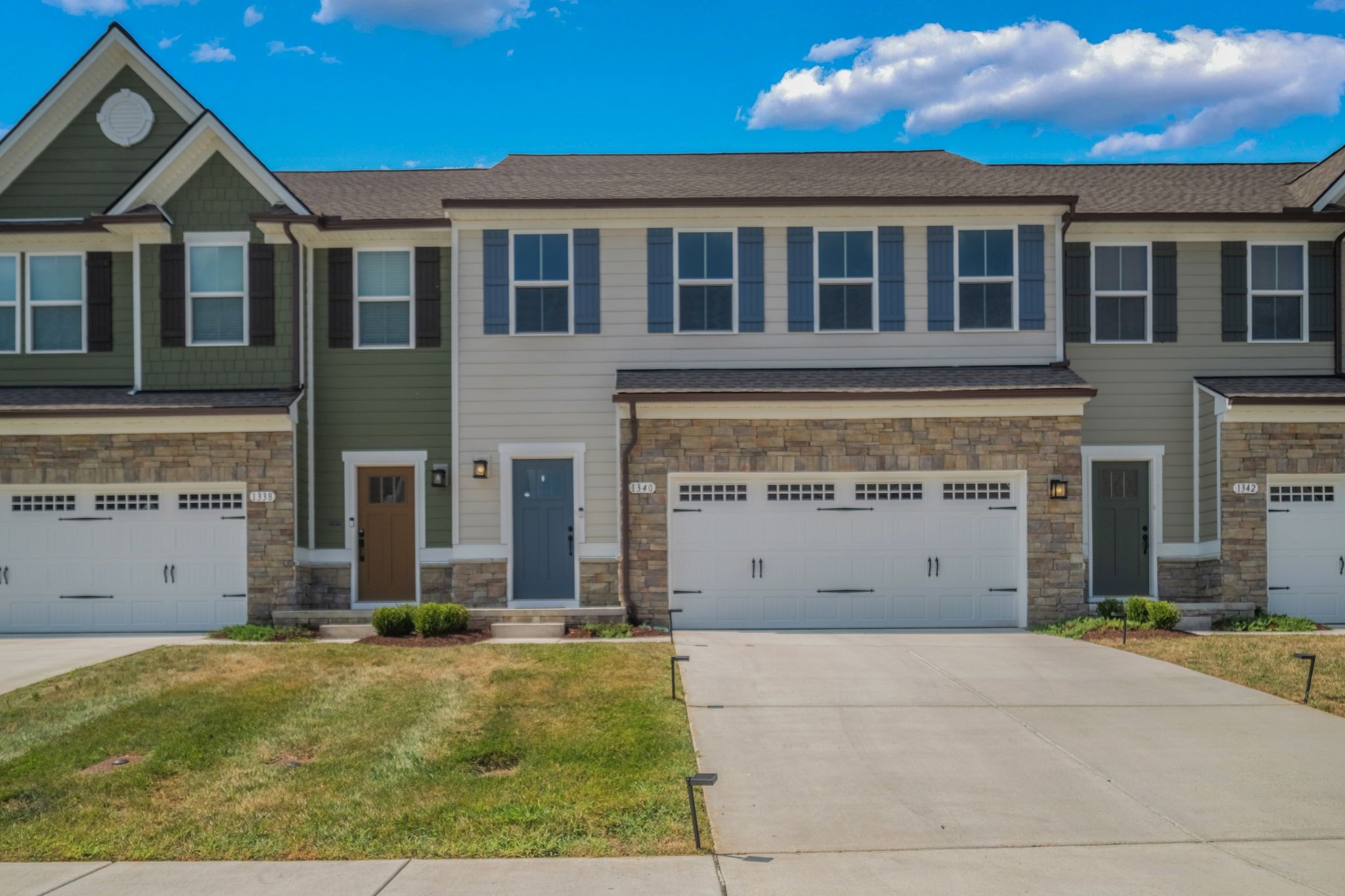 1340 Crescent Ridge Dr Property Photo 3