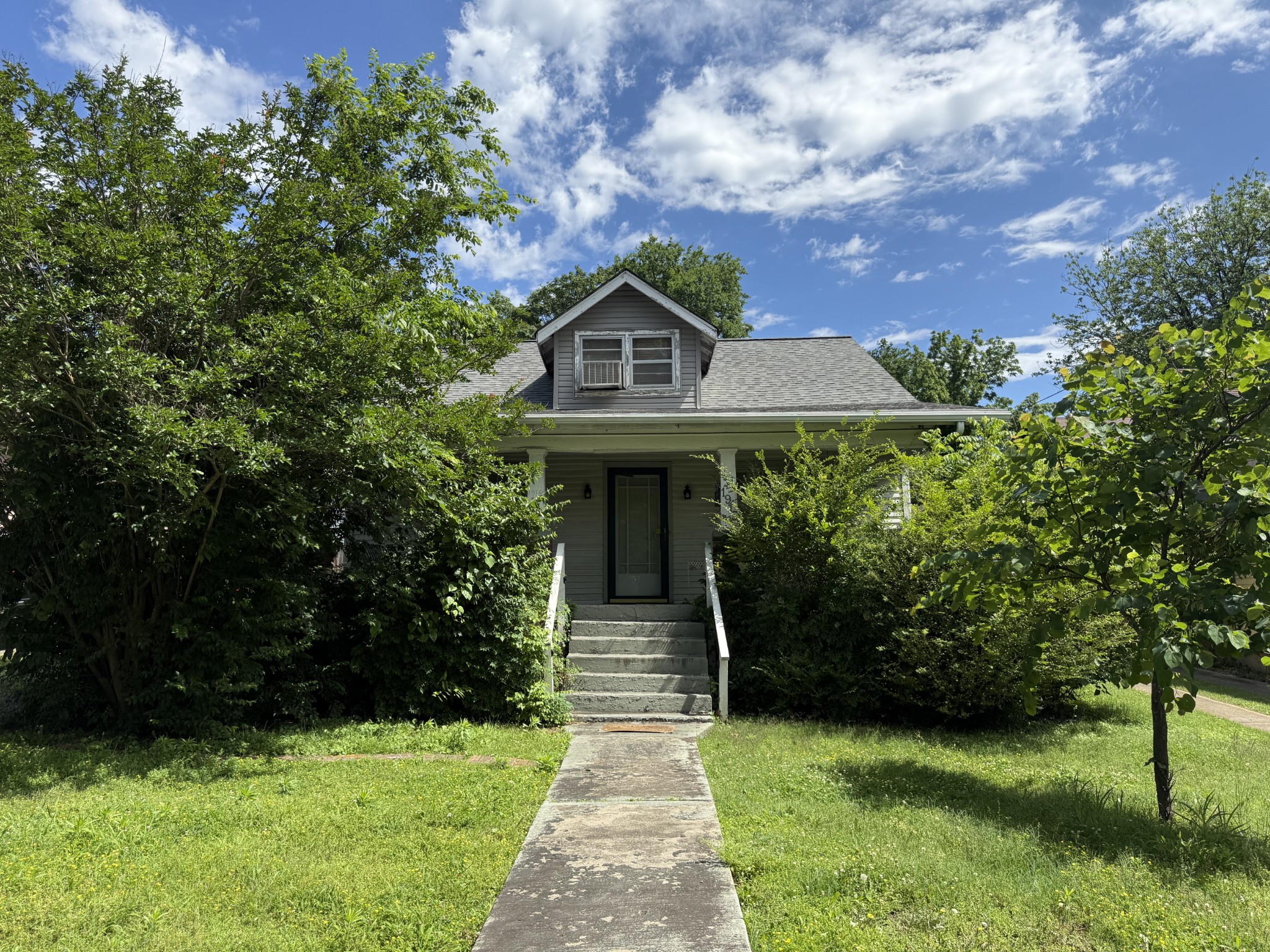 1915 Fatherland St Property Photo 1