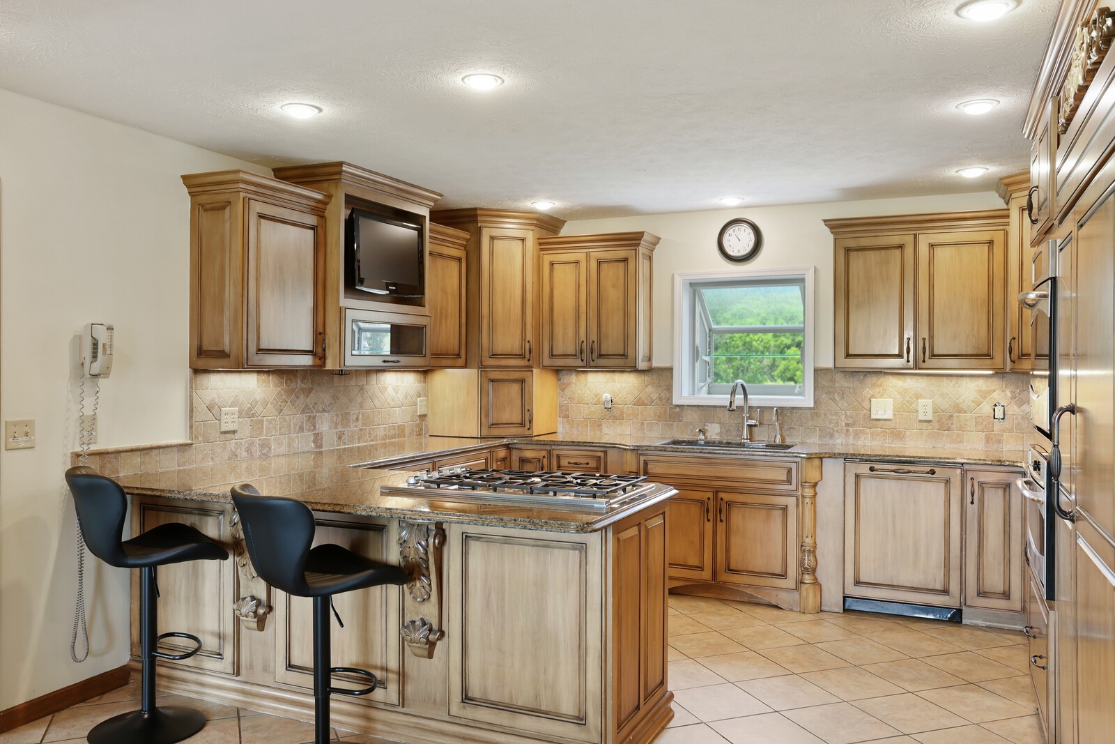 1361 Madison Creek Rd Property Photo 8
