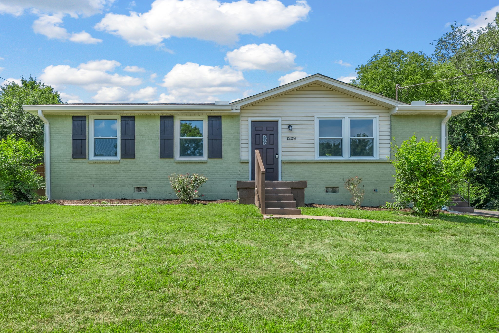1208 Poplar St Property Photo 1