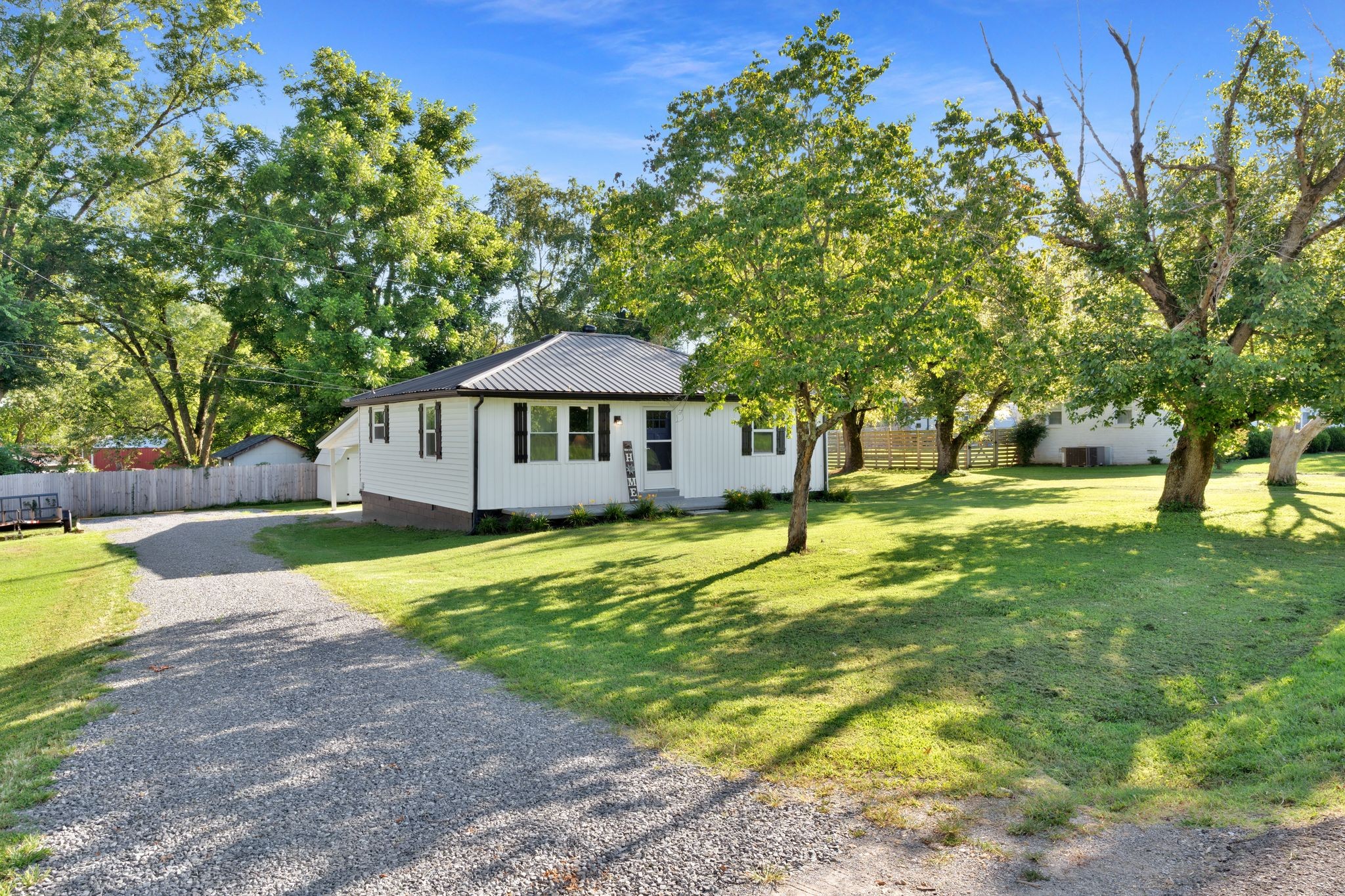 1012 Gifford Ln Property Photo 1