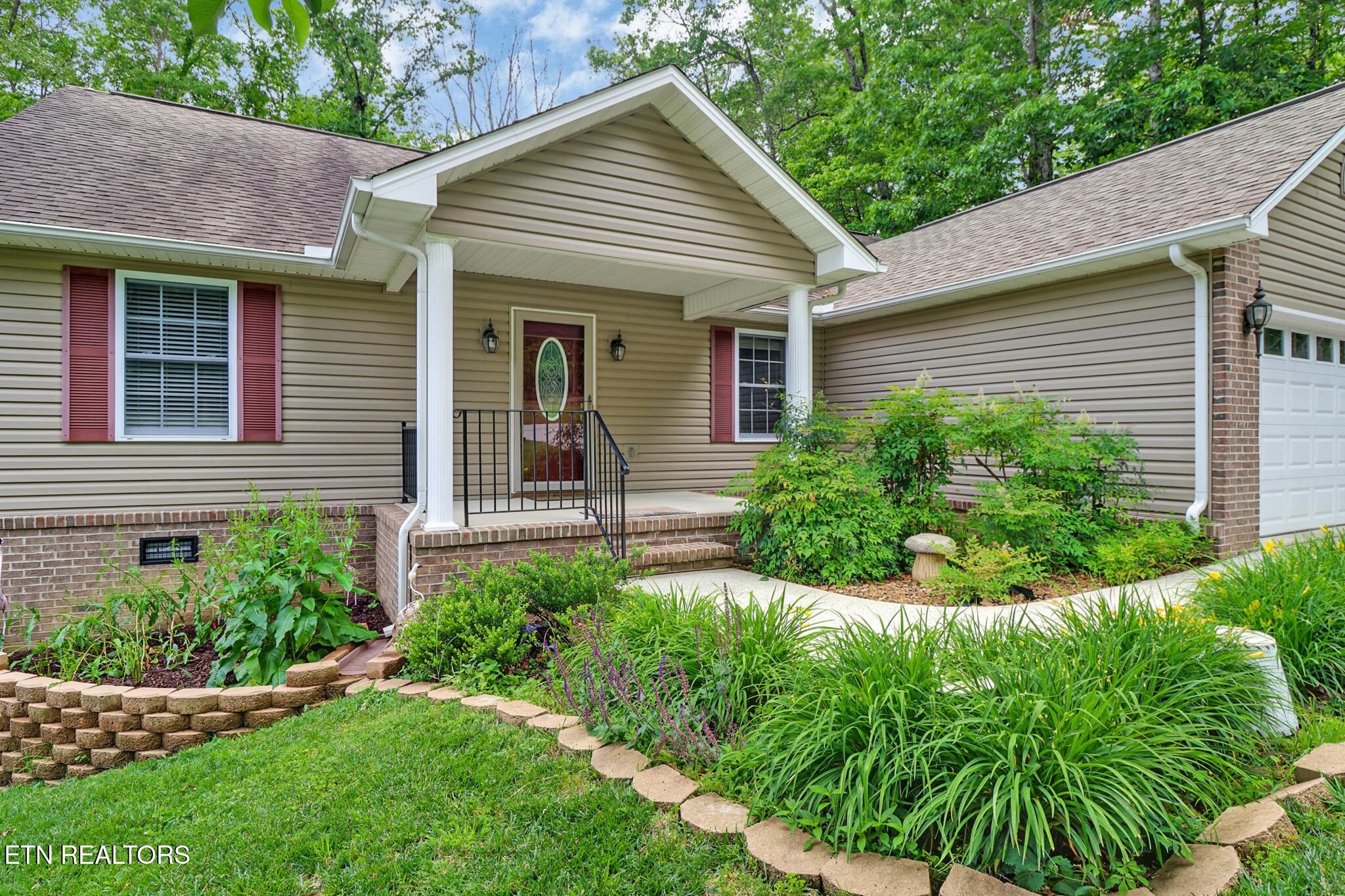 348 Lakeview Drive Property Photo 3