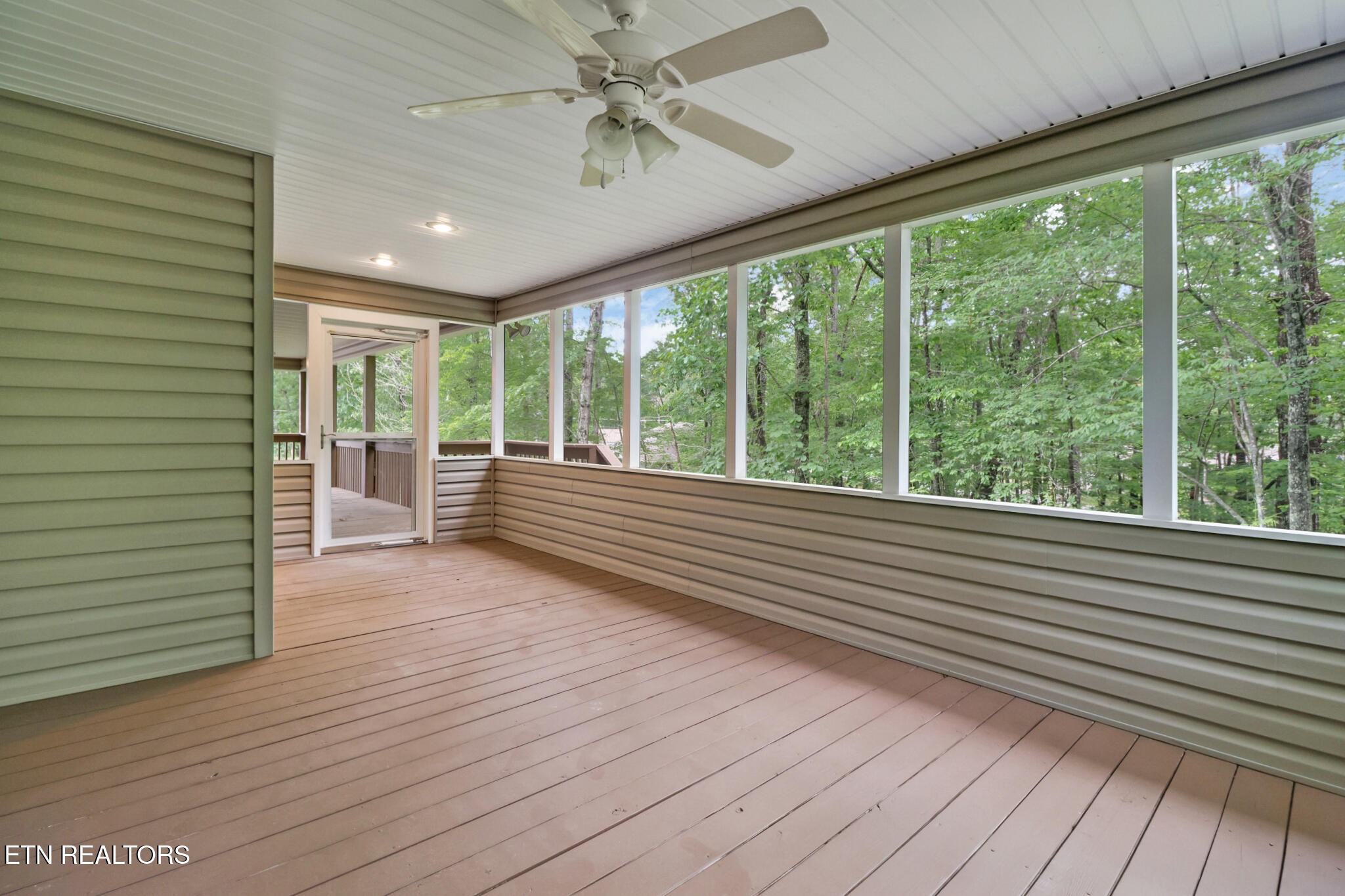 348 Lakeview Drive Property Photo 6