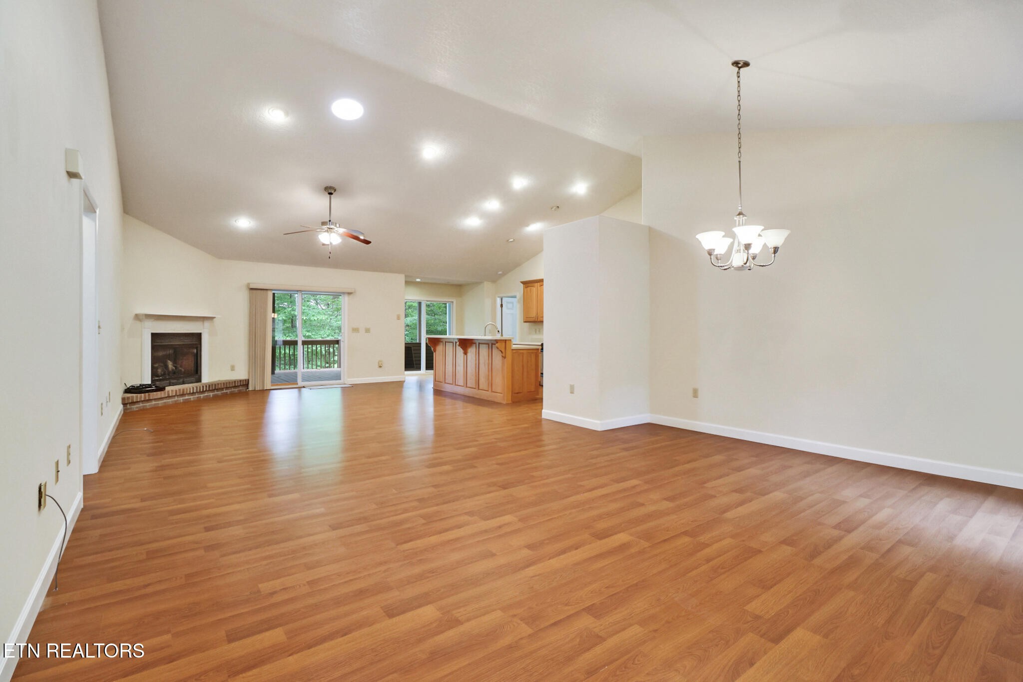 348 Lakeview Drive Property Photo 9