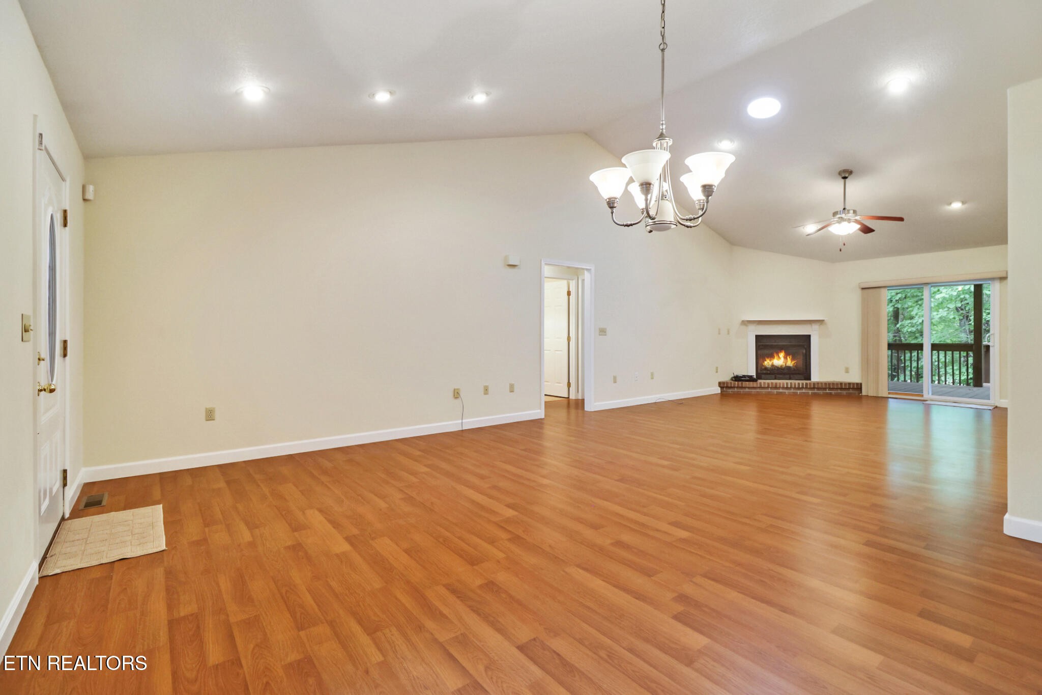 348 Lakeview Drive Property Photo 10